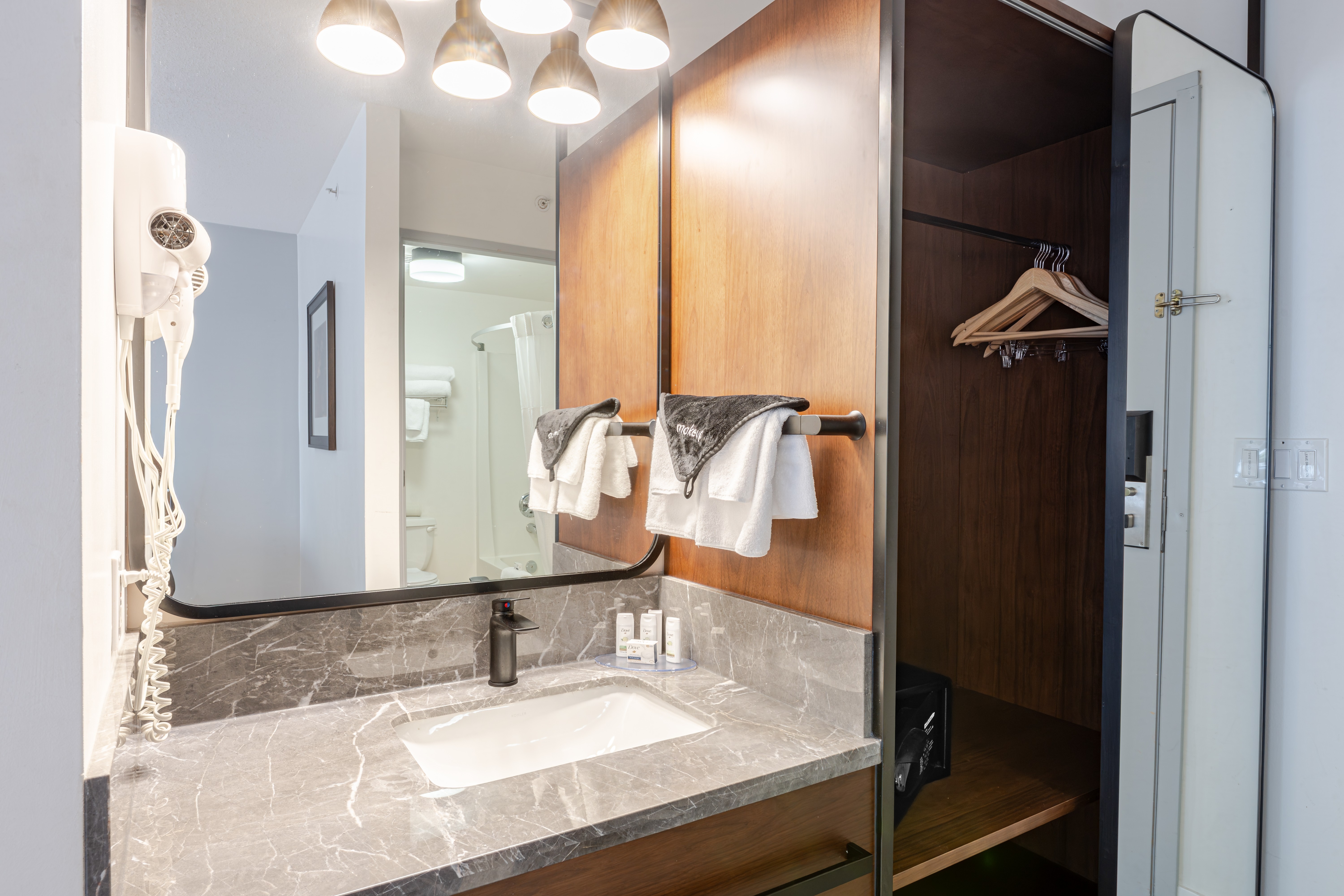 Guest room bath at the Ramada by Wyndham Surrey/Langley in Surrey, British Columbia
