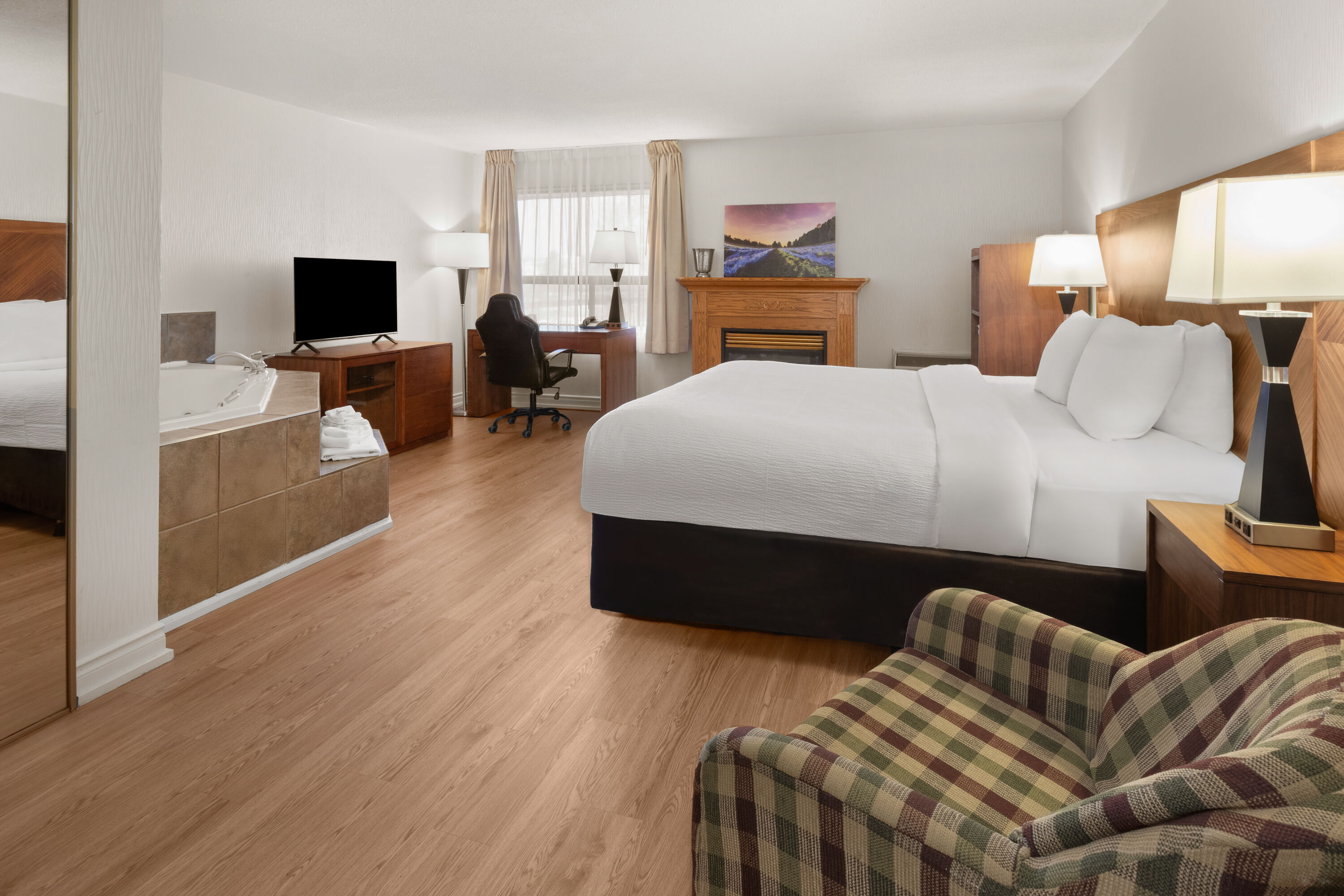 Ramada by Wyndham Arnprior hot tub suite in Arnprior, Ontario