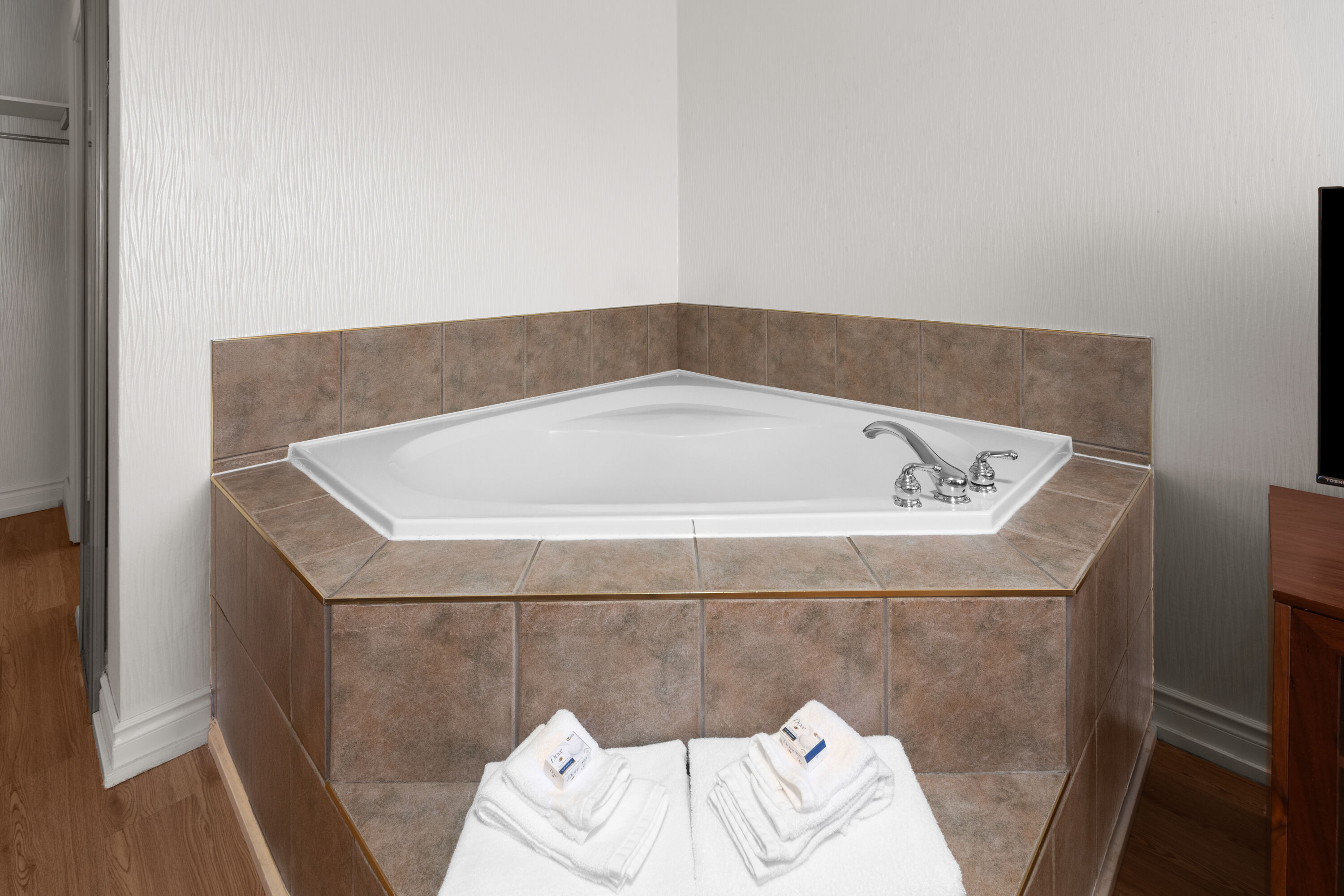 Ramada by Wyndham Arnprior hot tub suite in Arnprior, Ontario