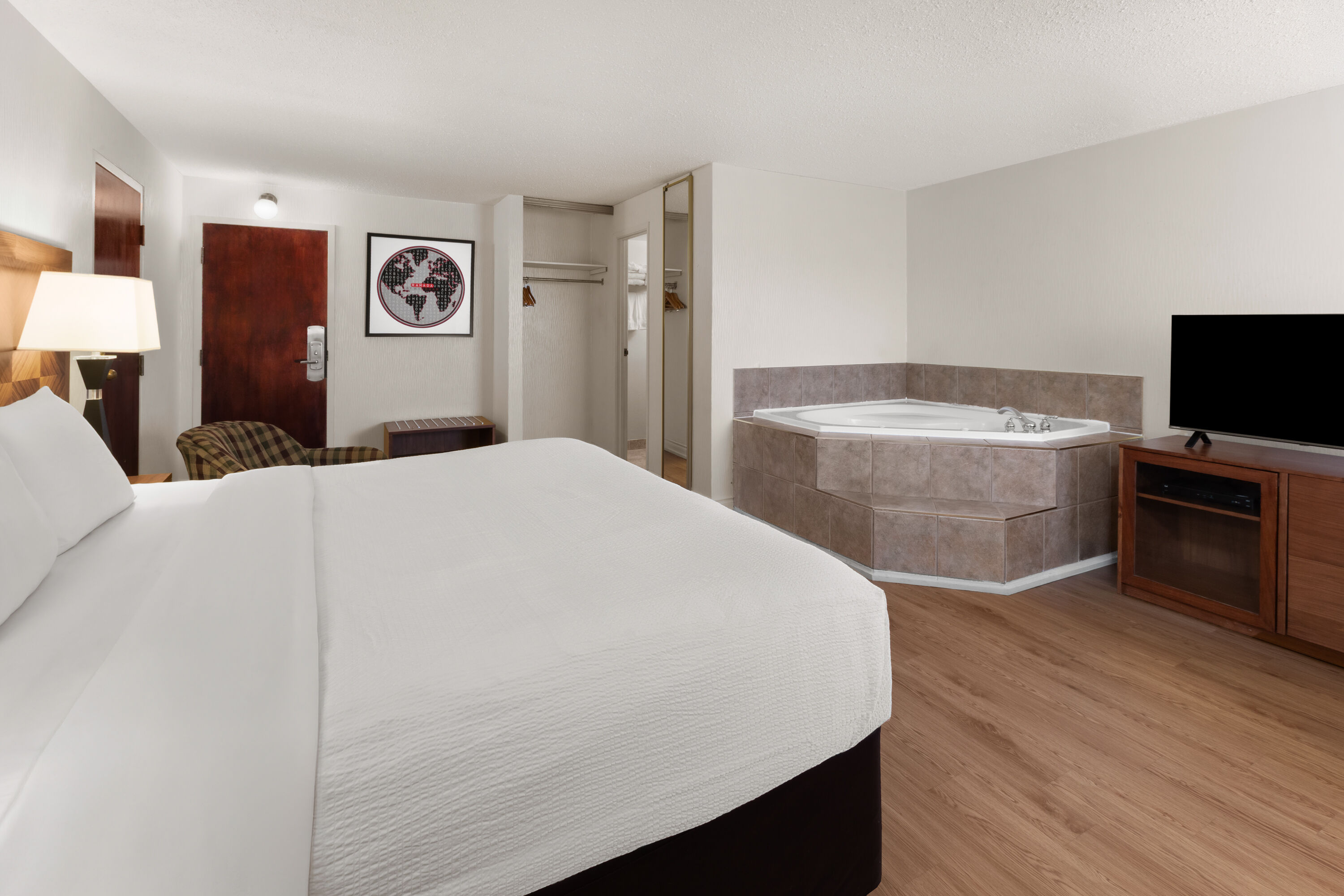 Ramada by Wyndham Arnprior hot tub suite in Arnprior, Ontario