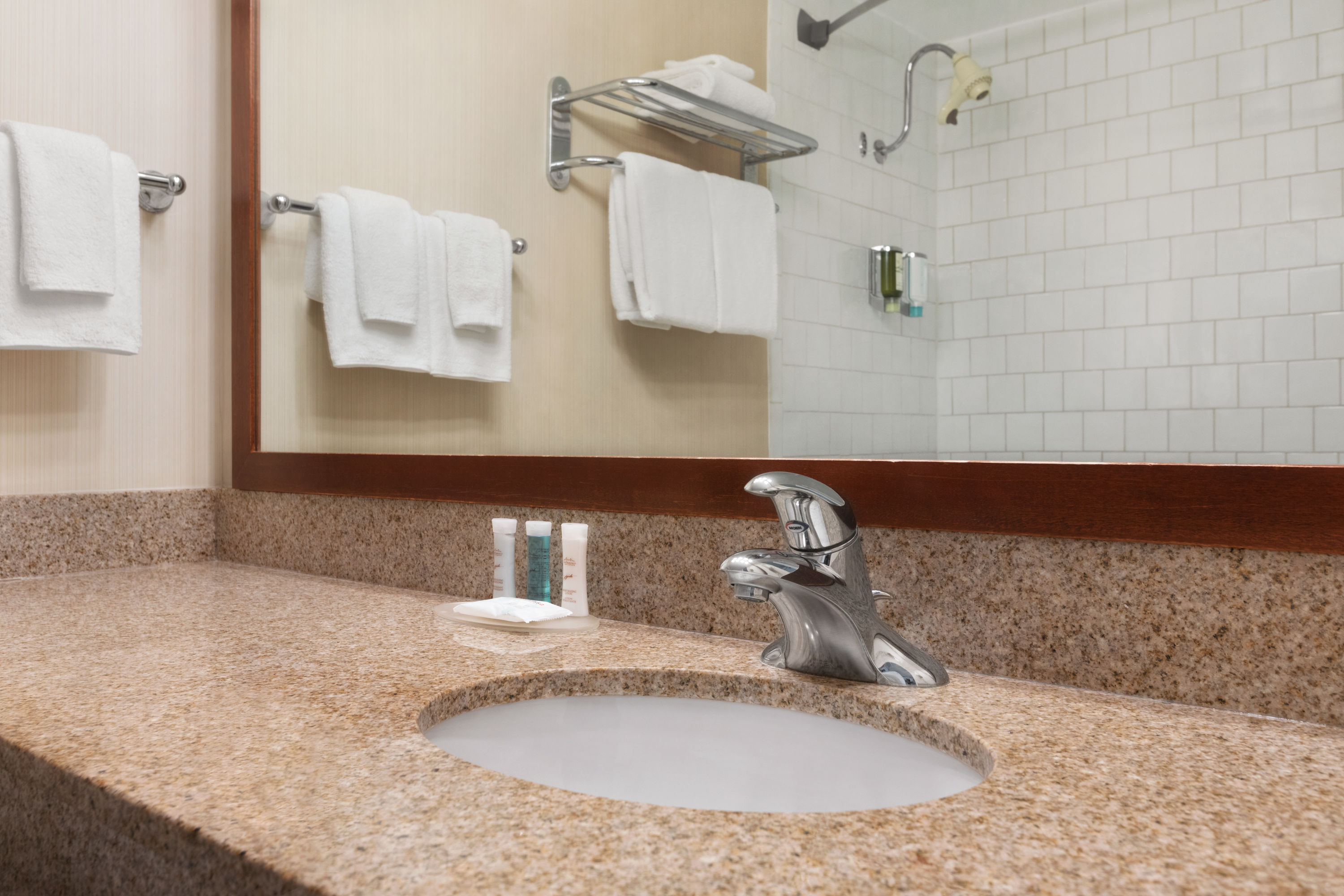 Guest room bath at the Ramada by Wyndham Belleville Harbourview Conference Centre in Belleville, Ontario