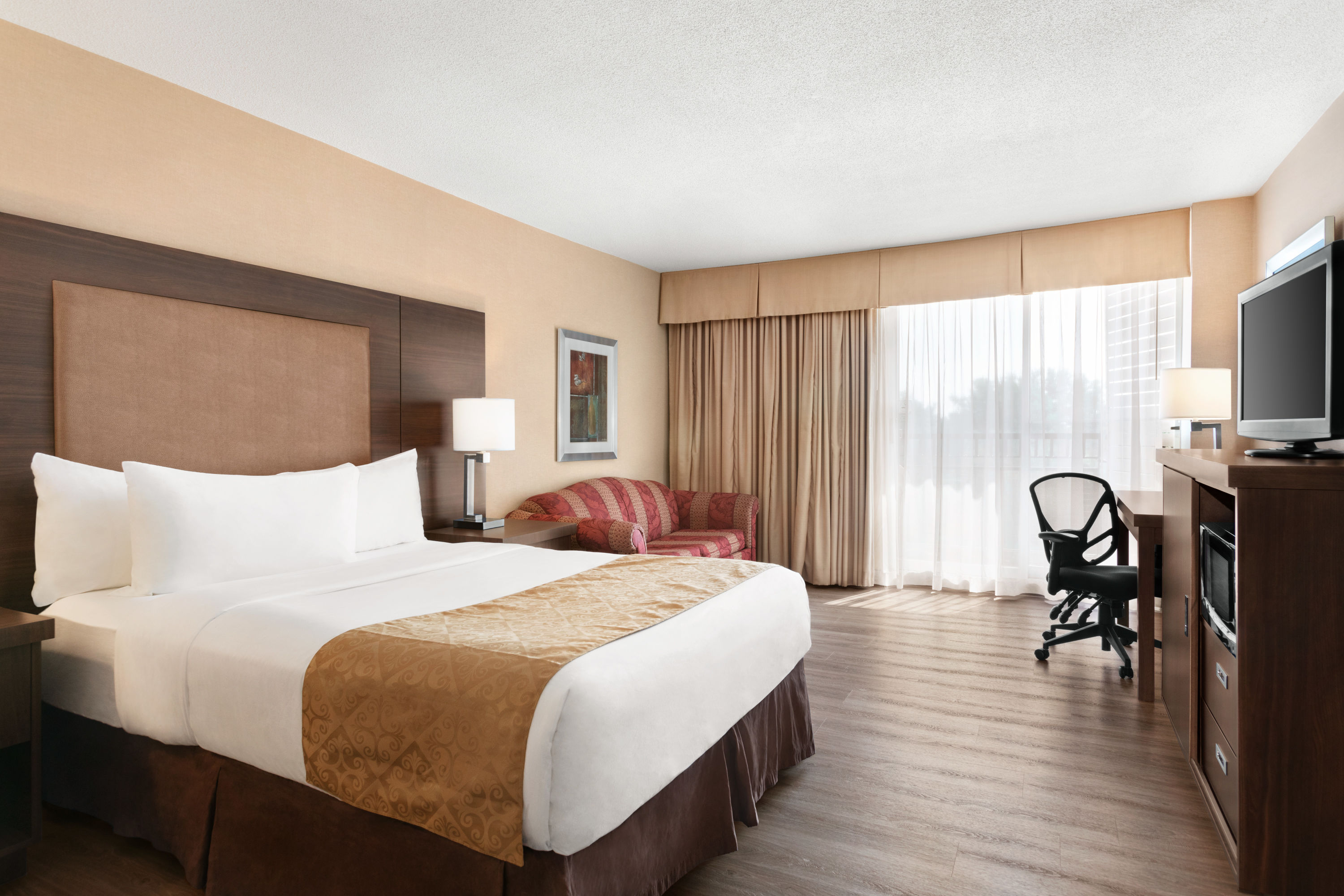 Guest room at the Ramada by Wyndham Belleville Harbourview Conference Centre in Belleville, Ontario