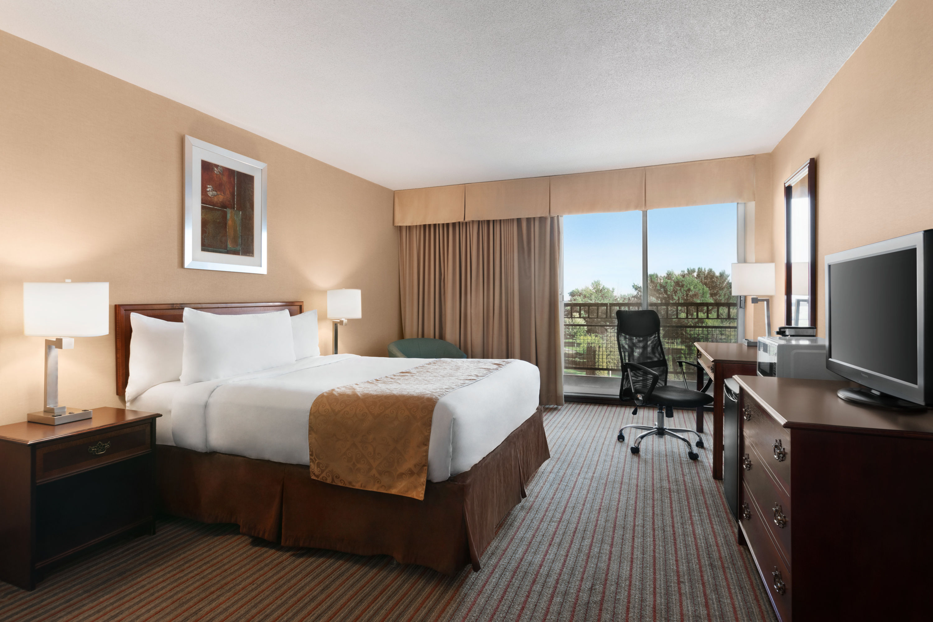 Guest room at the Ramada by Wyndham Belleville Harbourview Conference Centre in Belleville, Ontario