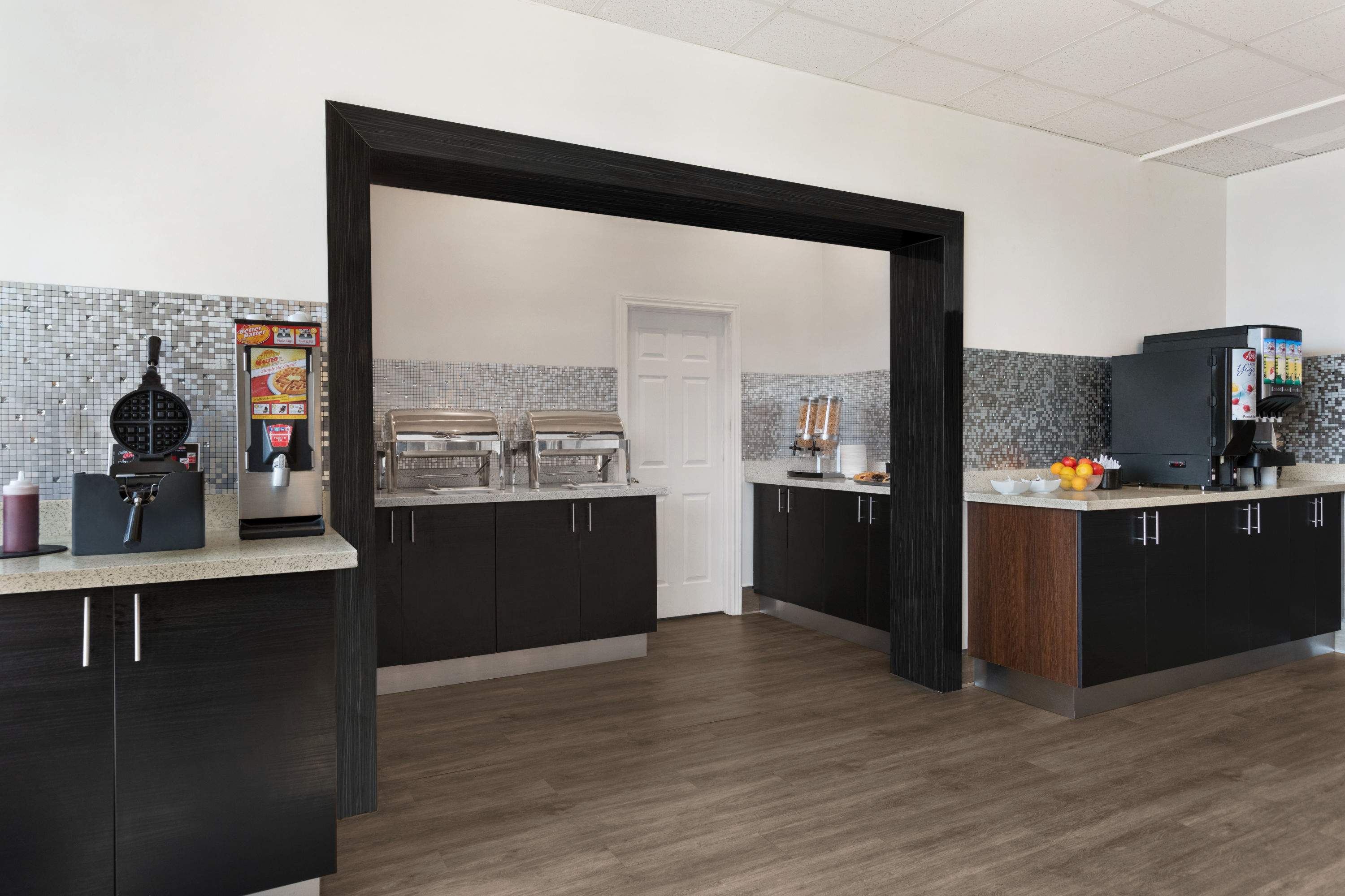 Ramada by Wyndham Belleville Harbourview Conference Centre restaurant in Belleville, Ontario