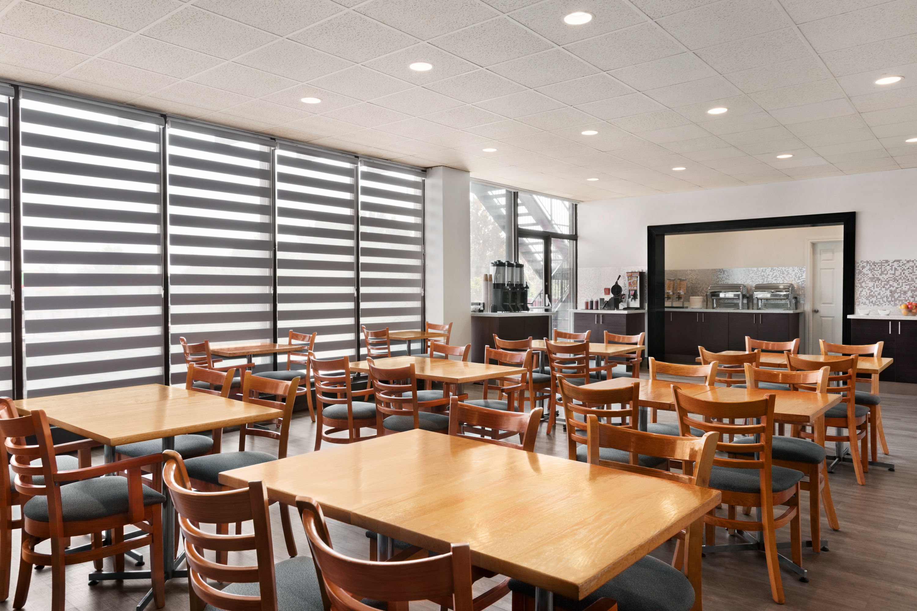 Ramada by Wyndham Belleville Harbourview Conference Centre restaurant in Belleville, Ontario