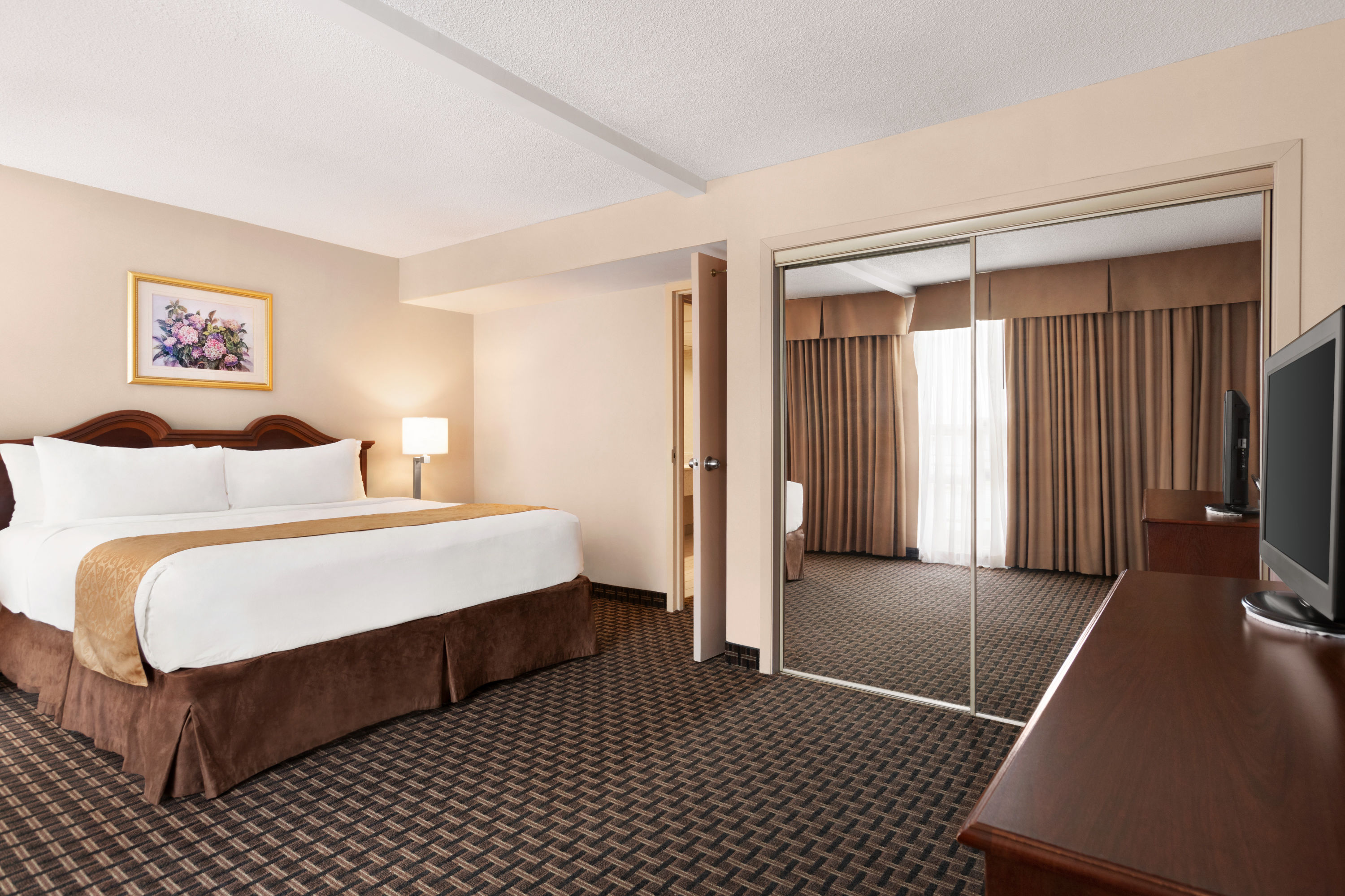 Ramada by Wyndham Belleville Harbourview Conference Centre suite in Belleville, Ontario