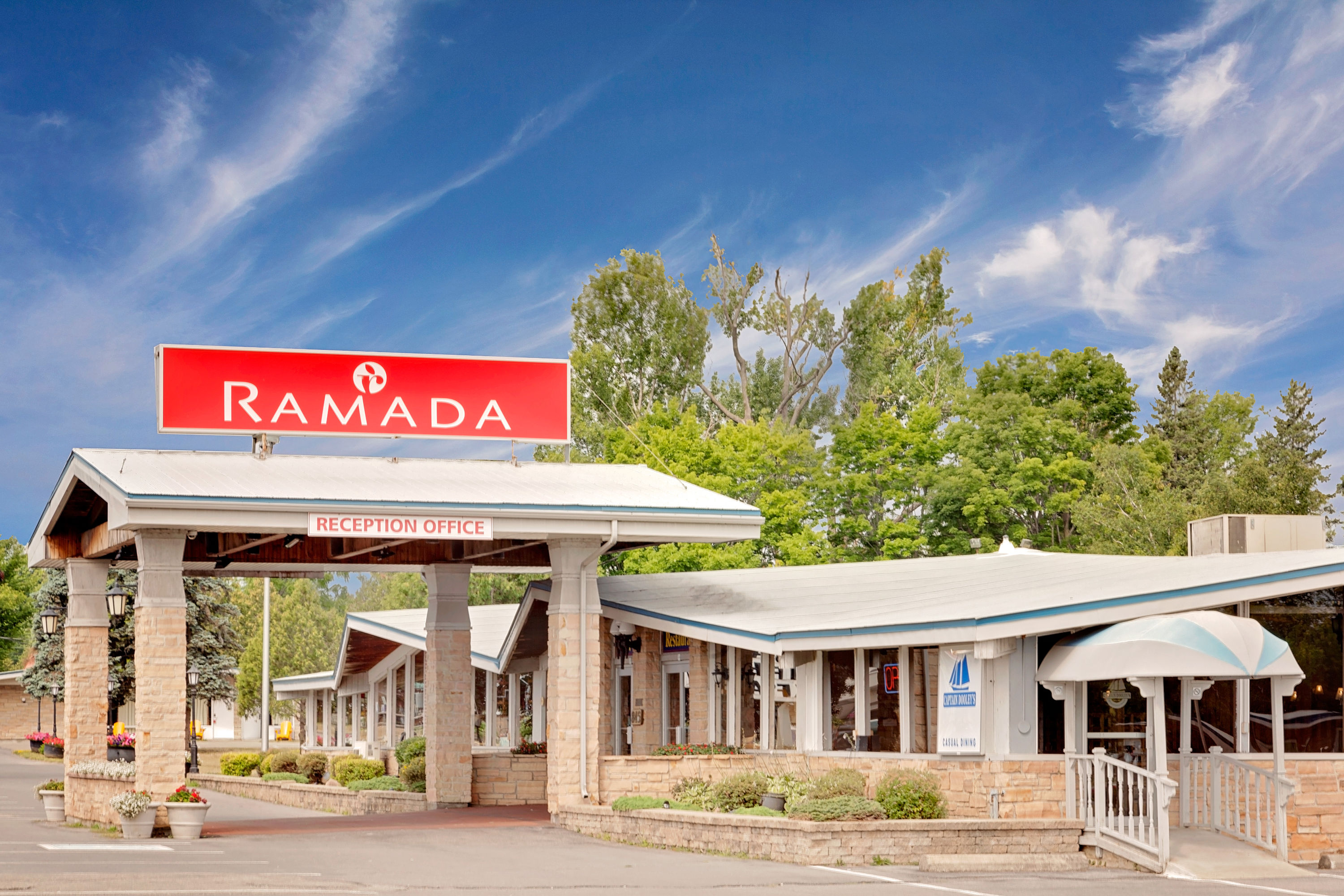 Exterior Day Image of Ramada by Wyndham 1000 Islands/Gananoque hotel in Gananoque, Ontario