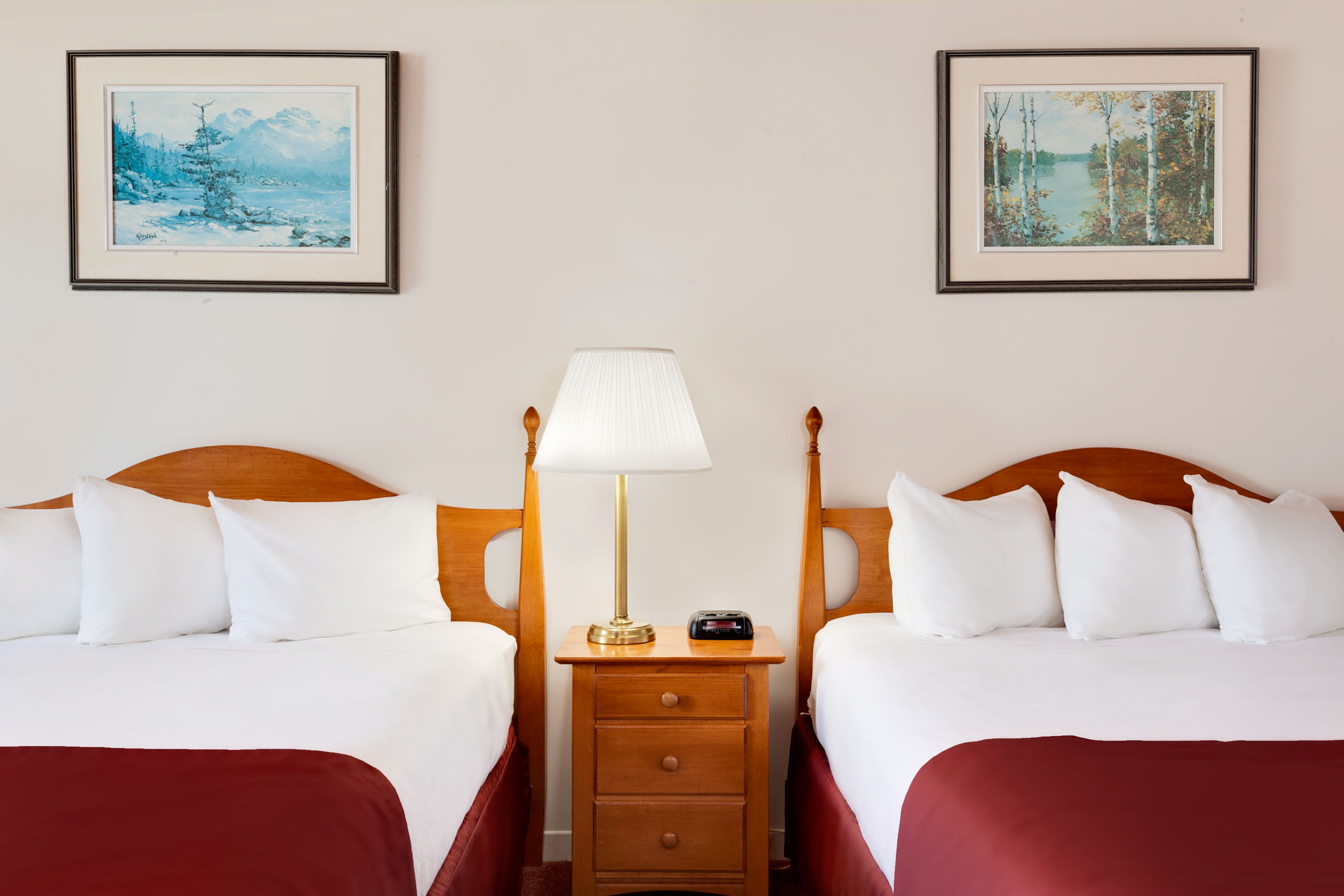 Guest room at the Ramada by Wyndham 1000 Islands/Gananoque in Gananoque, Ontario