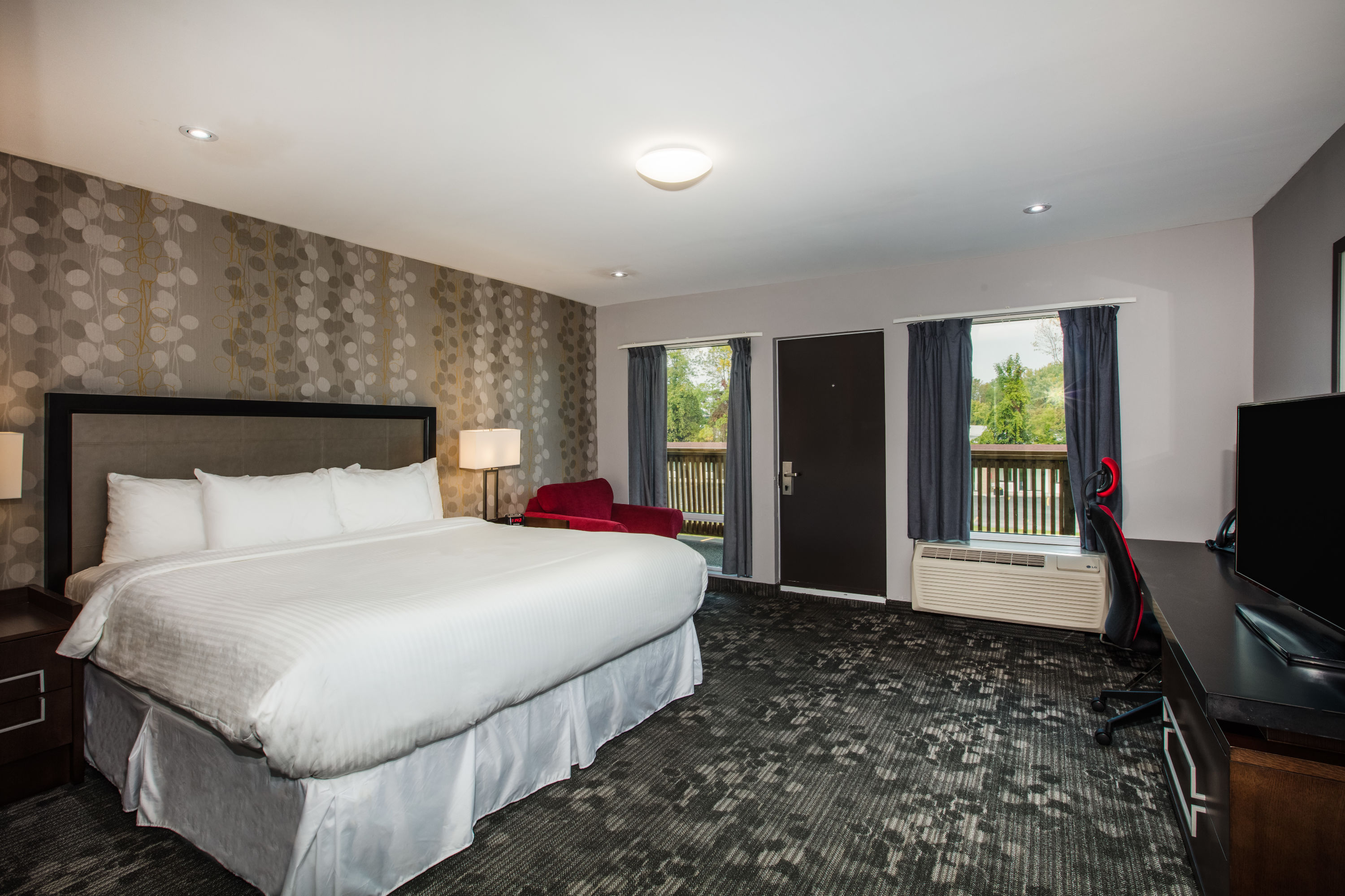Ramada By Wyndham Jacksons Point Jacksons Point On Hotels