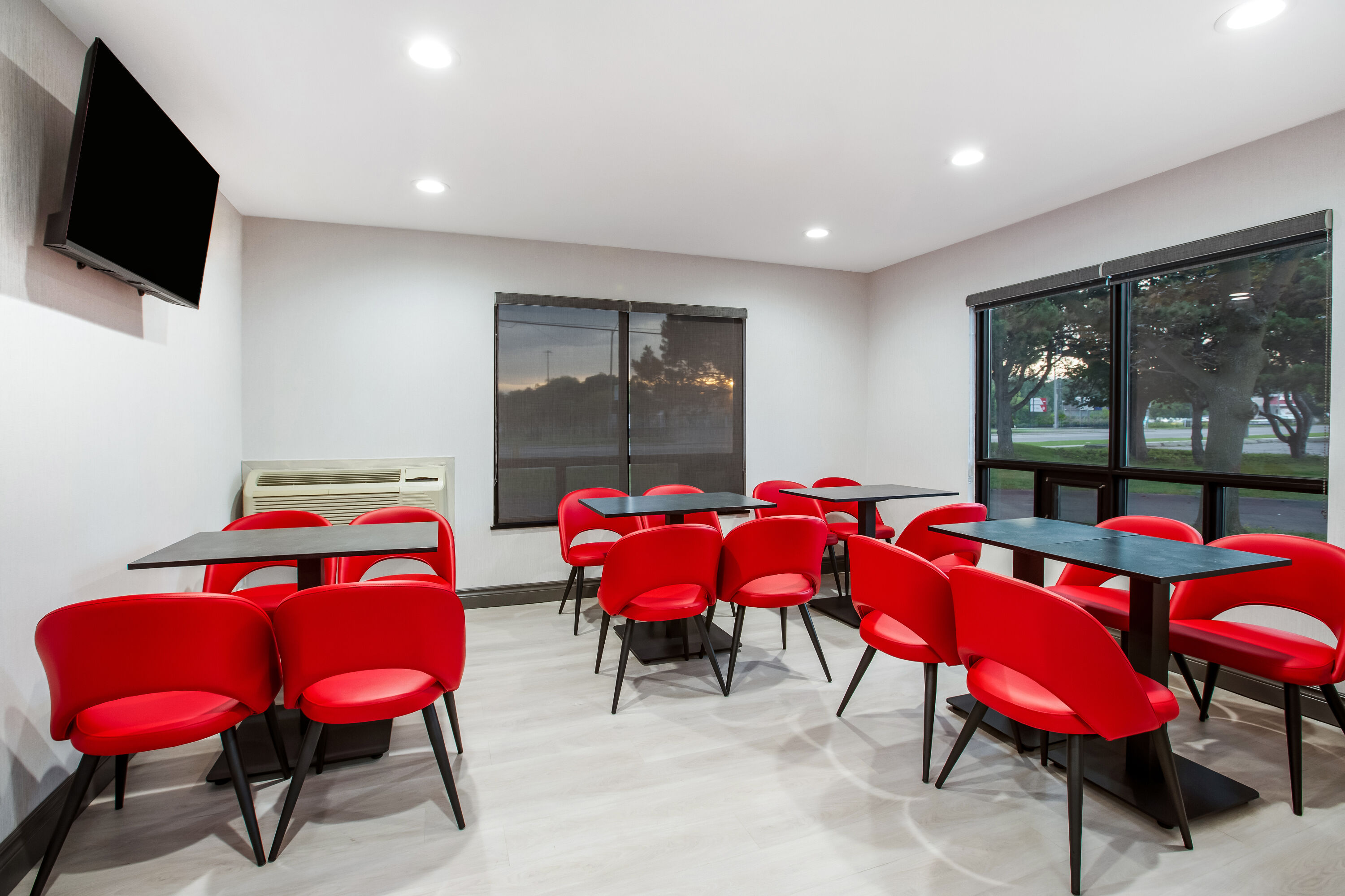 Ramada by Wyndham Kingston restaurant breakfast area with seating in Kingston, Ontario
