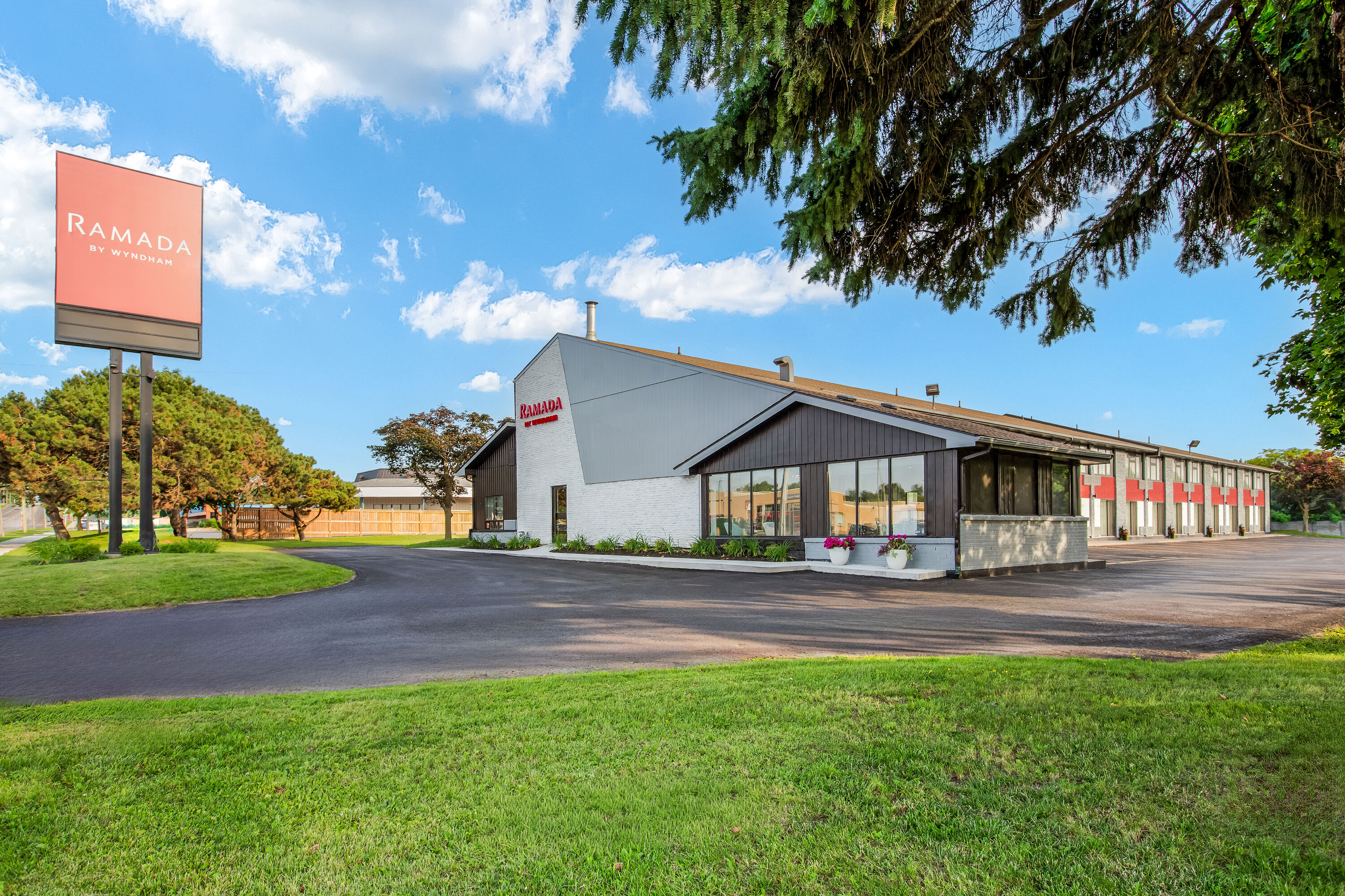 Exterior Day Image of Ramada by Wyndham Kingston hotel in Kingston, Ontario