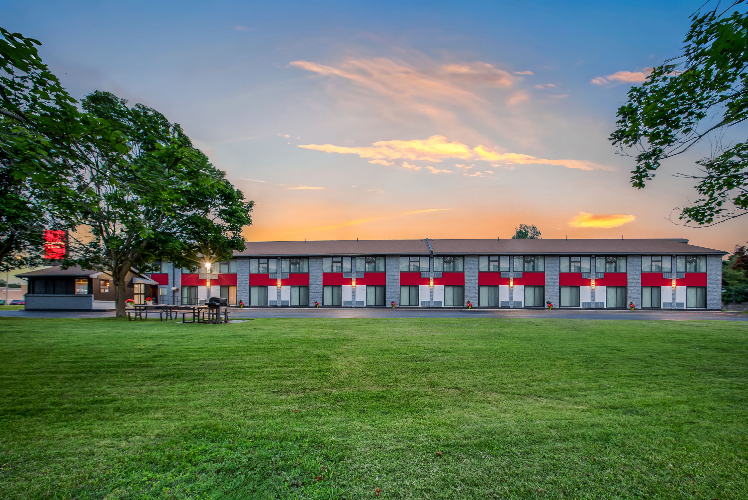 Exterior Dusk Image of Ramada by Wyndham Kingston hotel in Kingston, Ontario