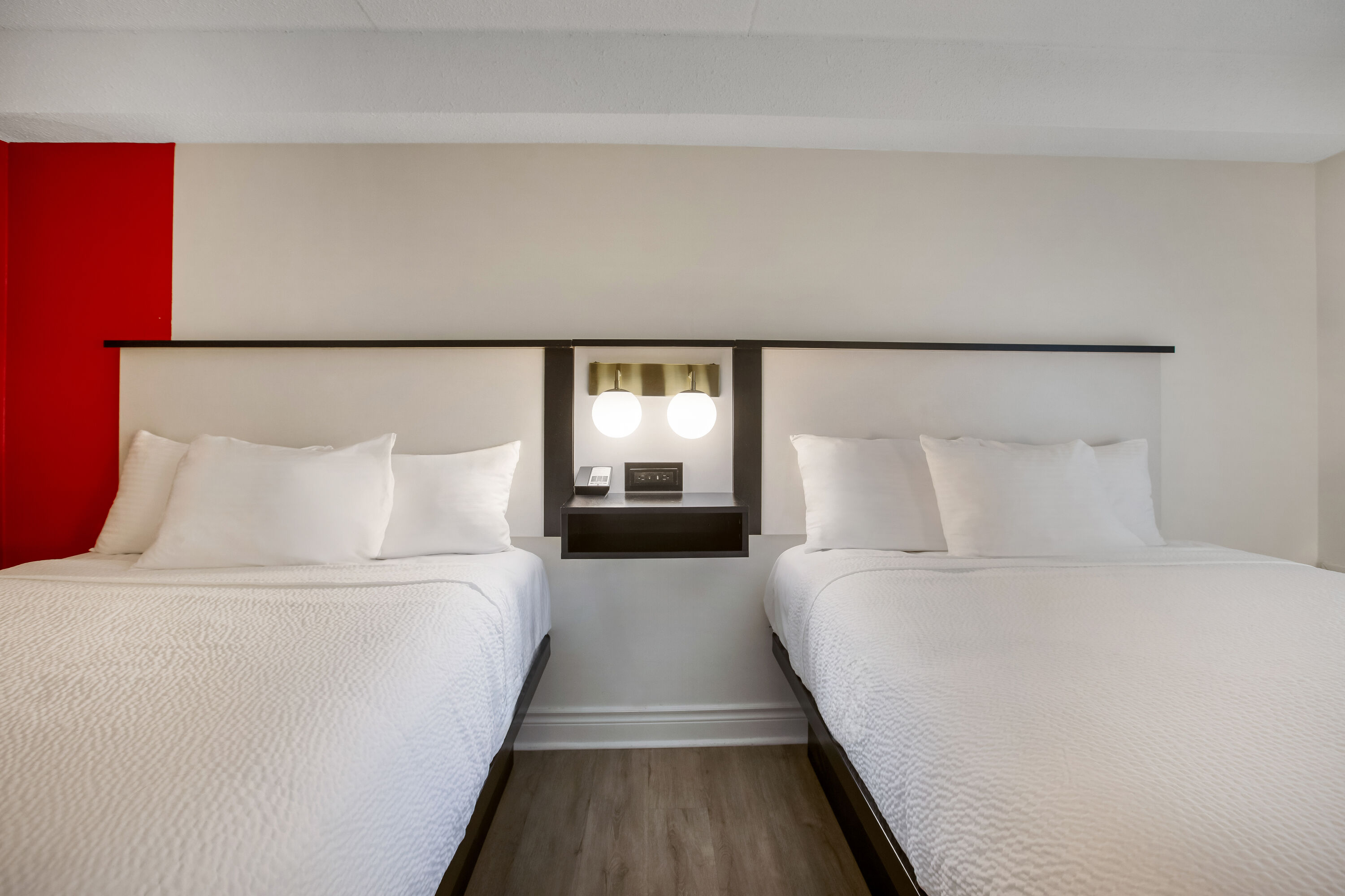 Queen bed guest room at the Ramada by Wyndham Kingston in Kingston, Ontario