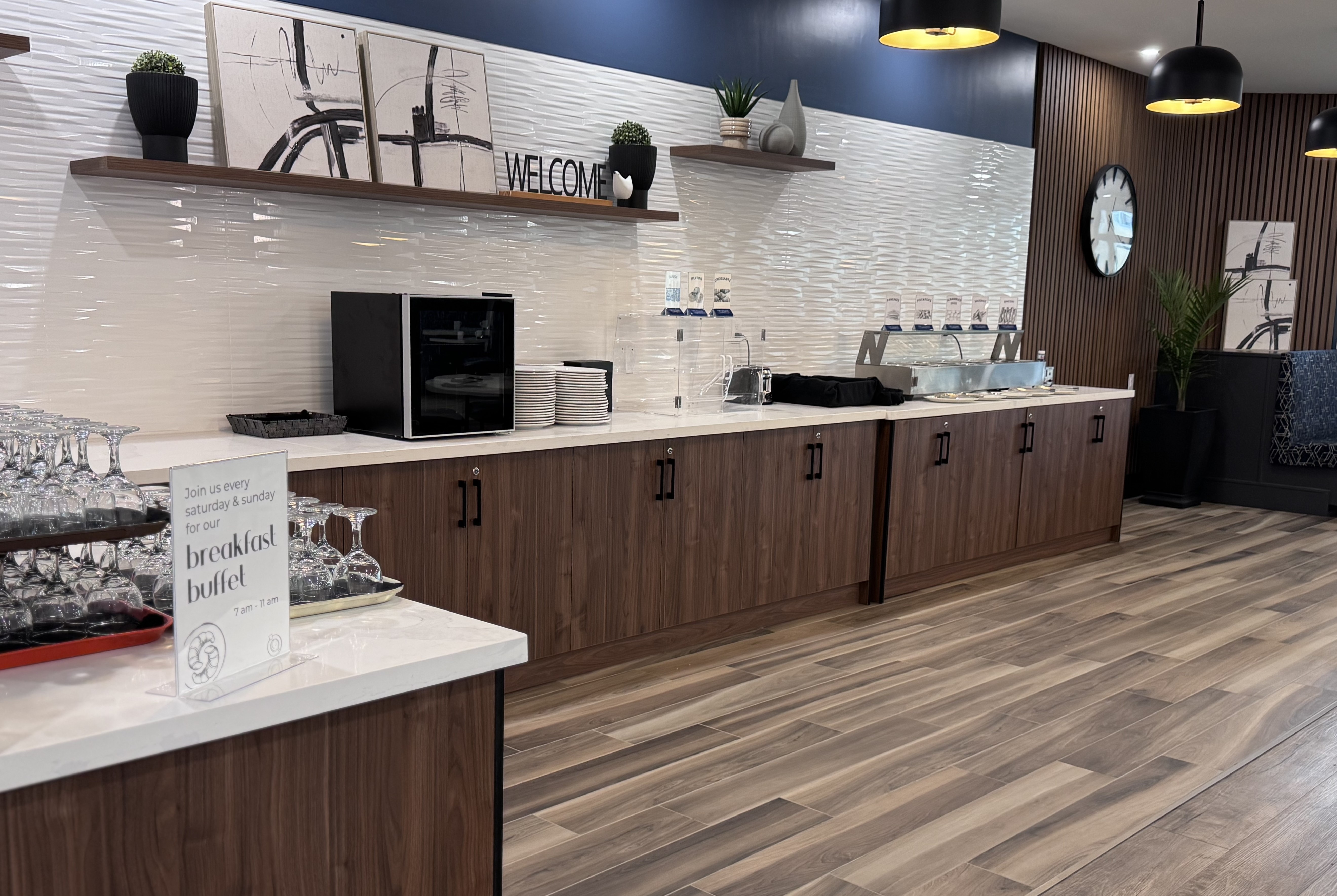 Ramada by Wyndham London restaurant breakfast area with seating in London, Ontario