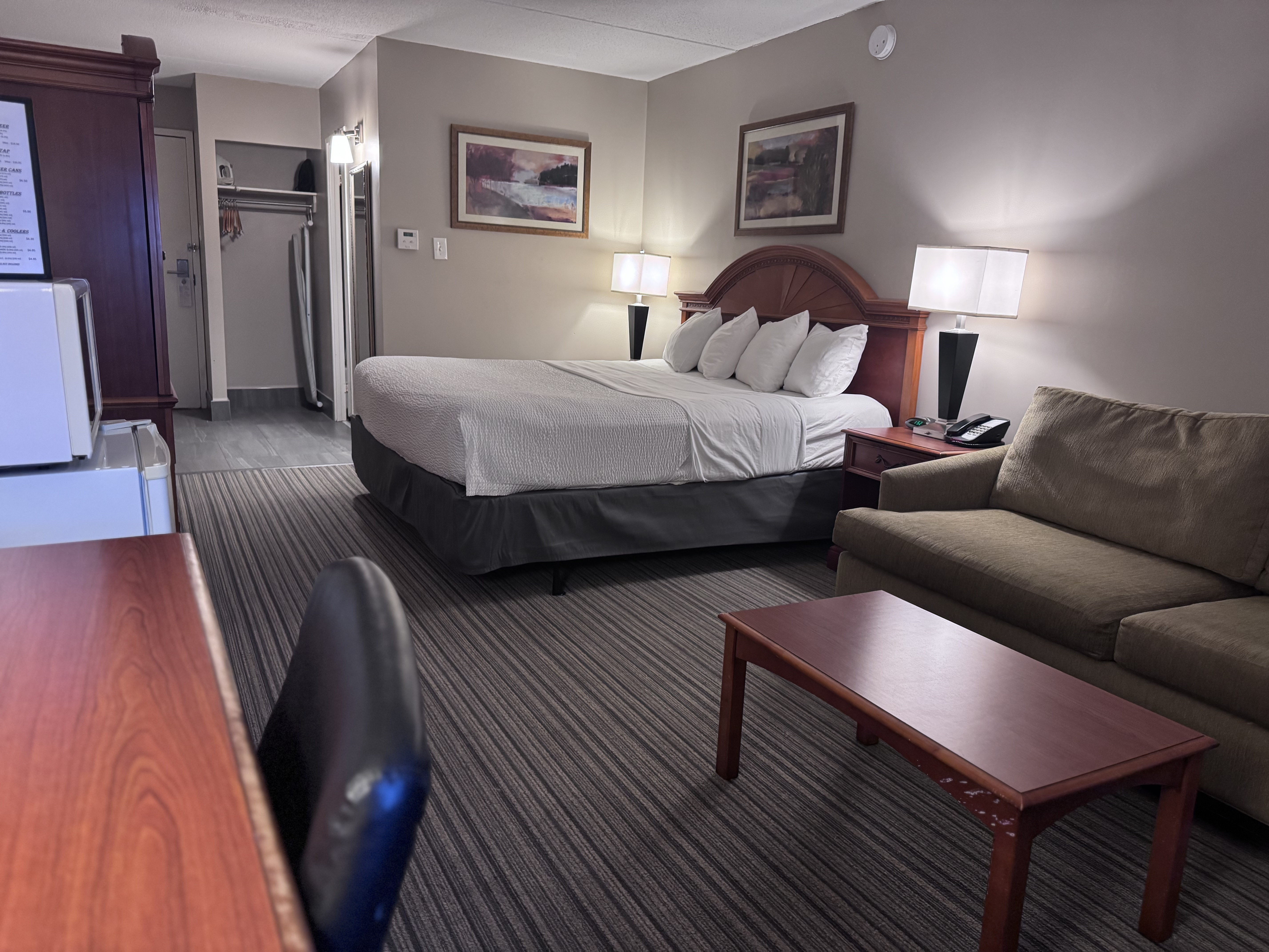 Guest room at the Ramada by Wyndham London in London, Ontario