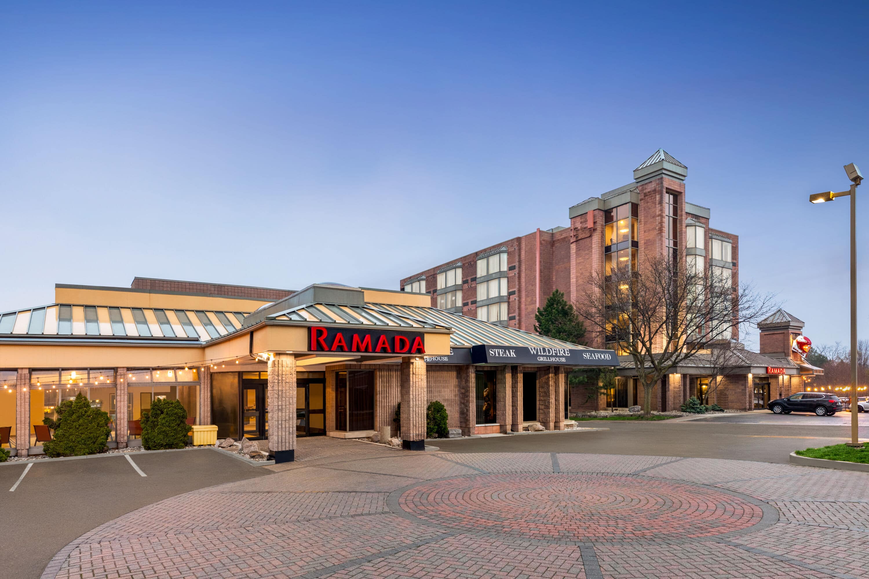 Ramada Plaza Niagara Falls Hotel in Niagara Falls, Canada