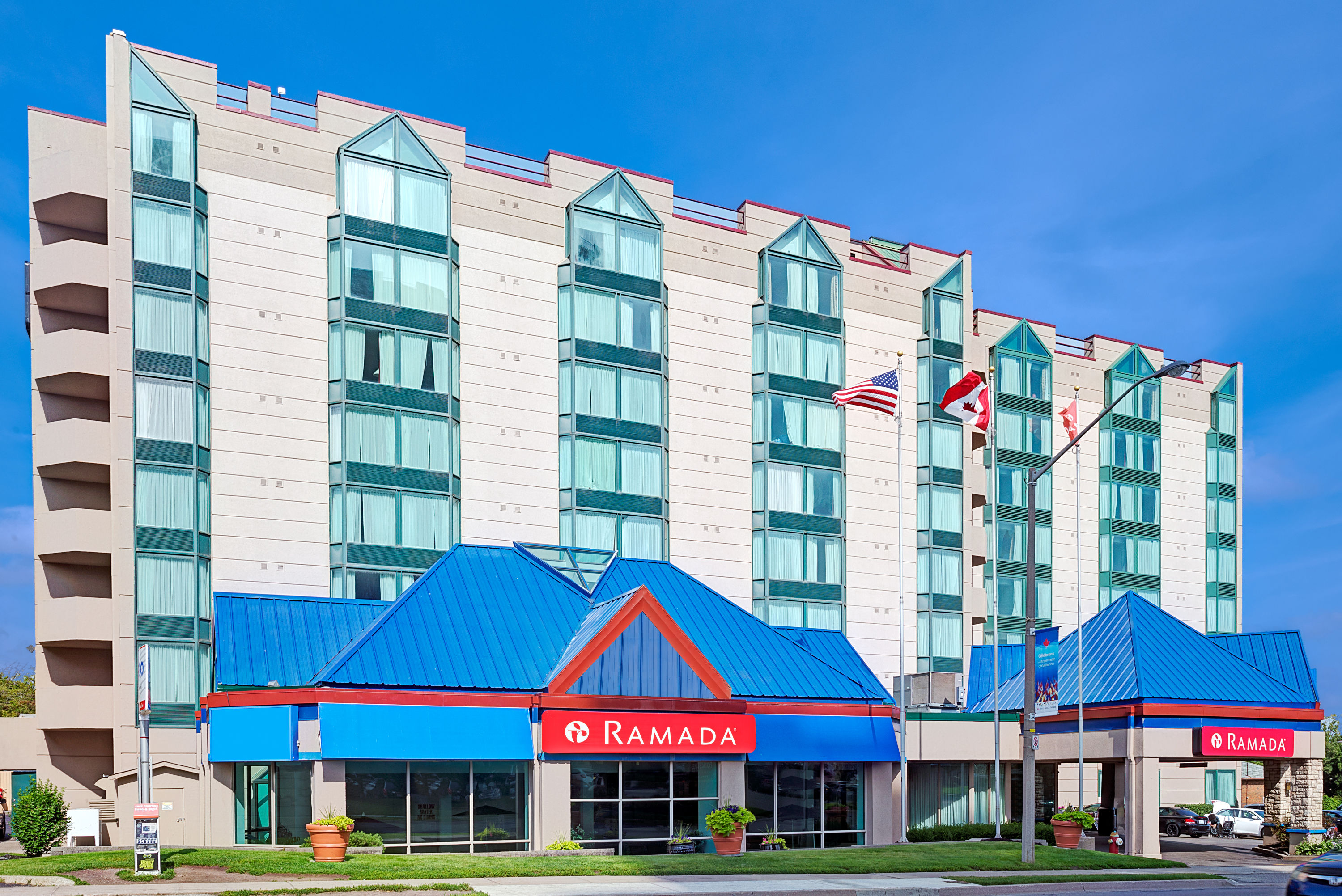 Ramada By Wyndham Niagara Falls Fallsview Niagara Falls On Hotels