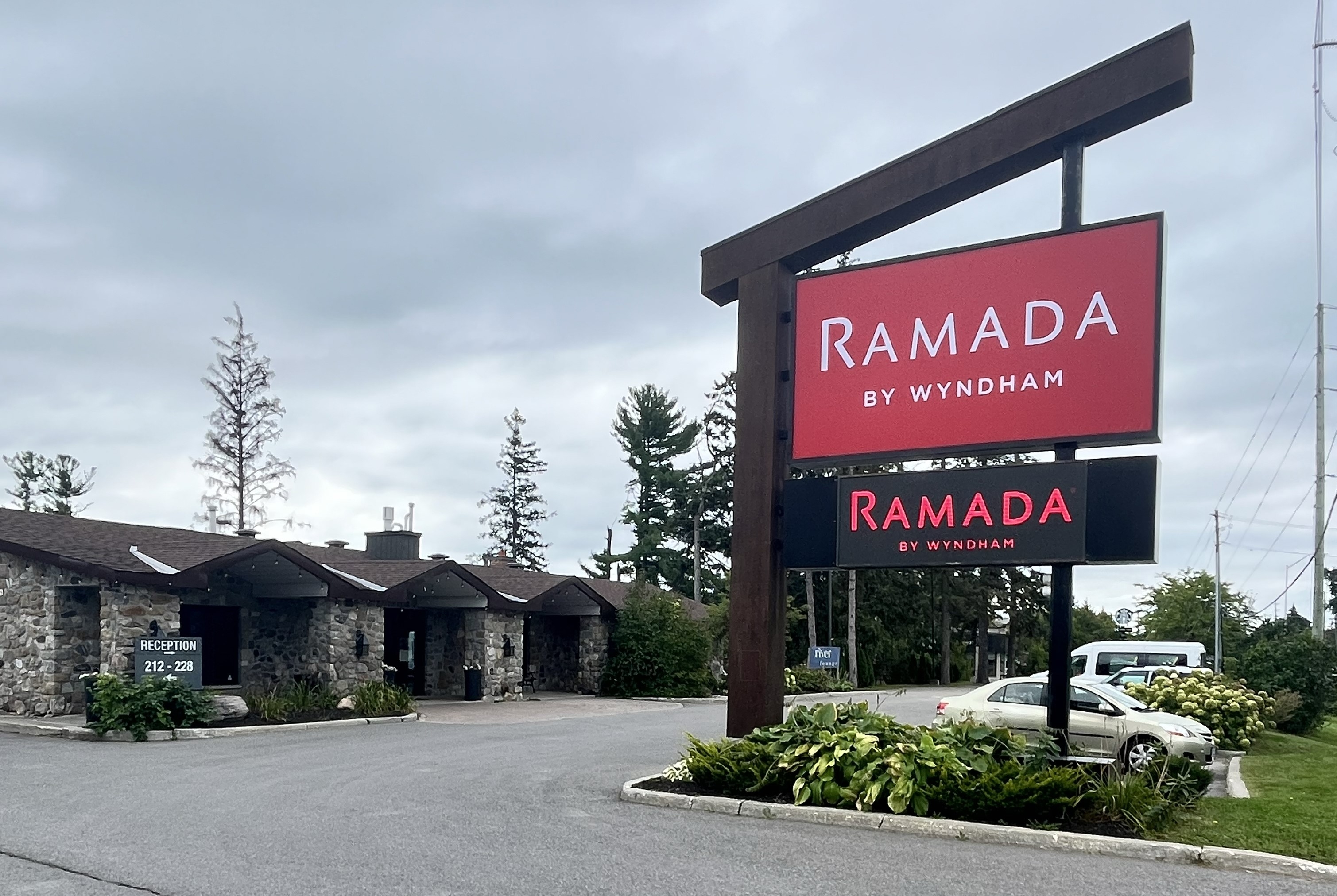 Exterior of Ramada by Wyndham Ottawa On The Rideau hotel in Ottawa, Ontario