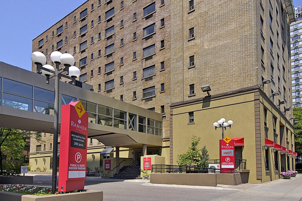 Ramada Plaza Toronto Downtown Hotels On M5b 2c5 Exterior Of Ramada Plaza Toronto Downtown Hotel In Ontario