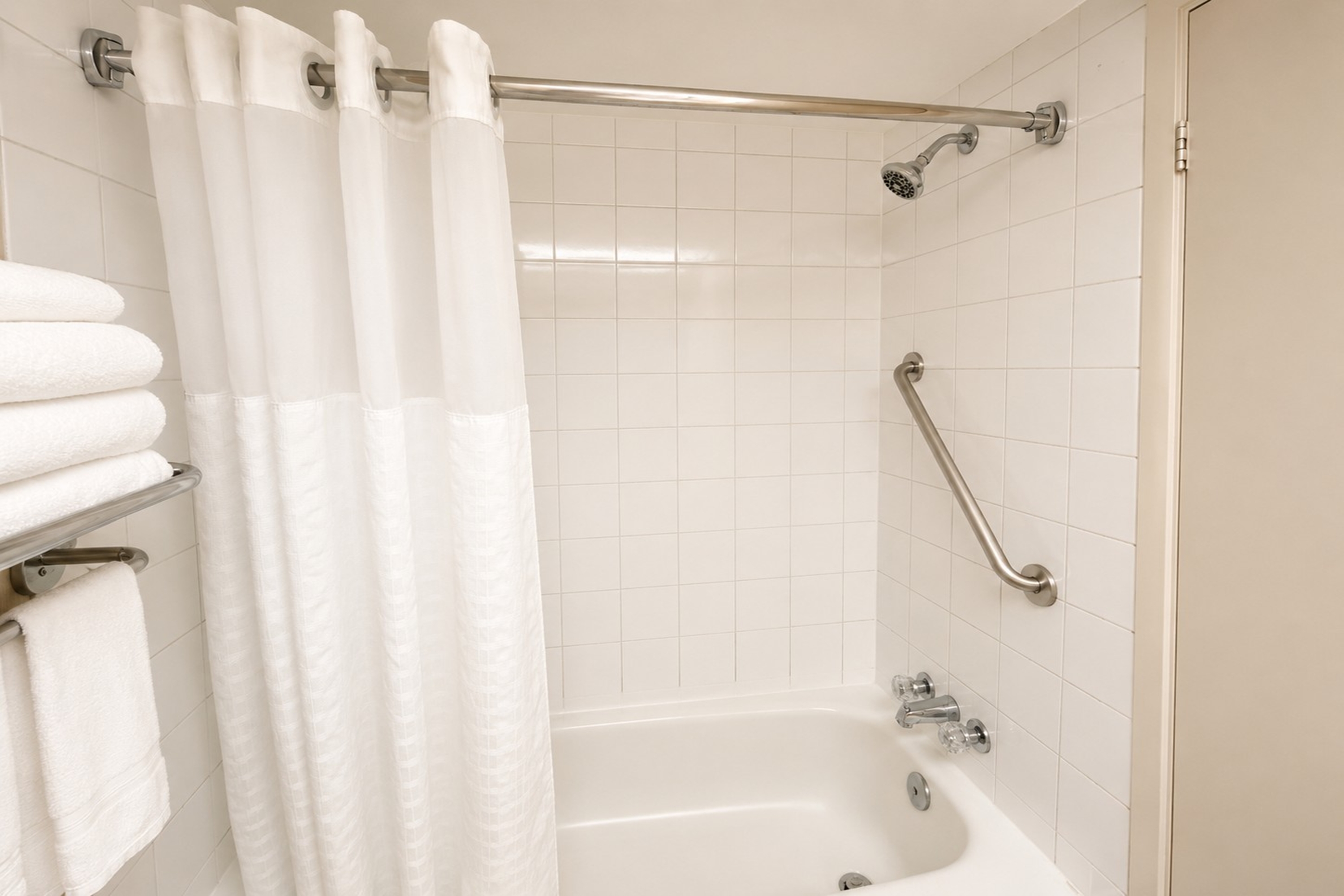 Guest room bath at the Ramada by Wyndham Trenton in Trenton, Ontario