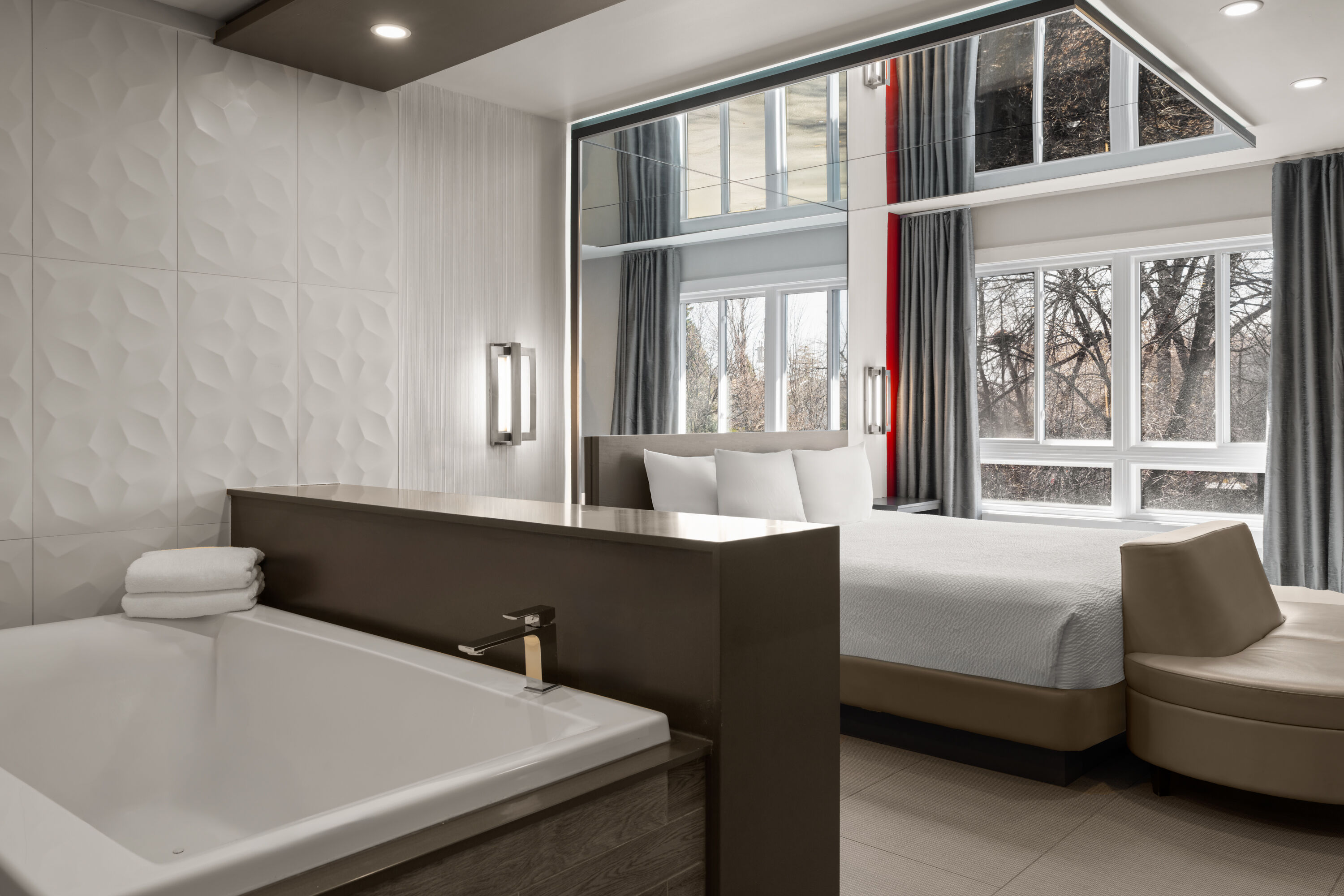 Ramada by Wyndham Laval hot tub suite in Laval, Quebec