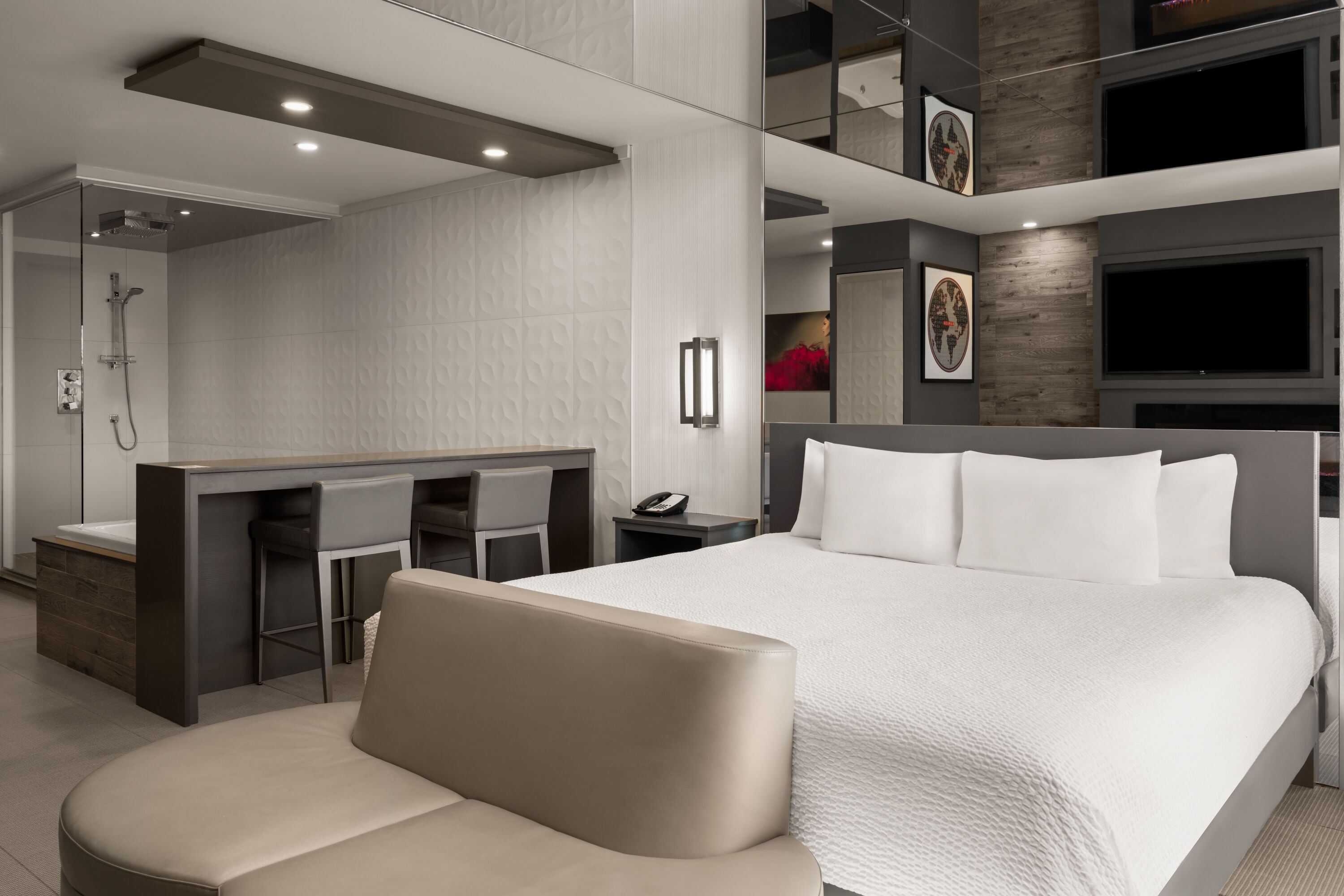 Ramada by Wyndham Laval hot tub suite in Laval, Quebec