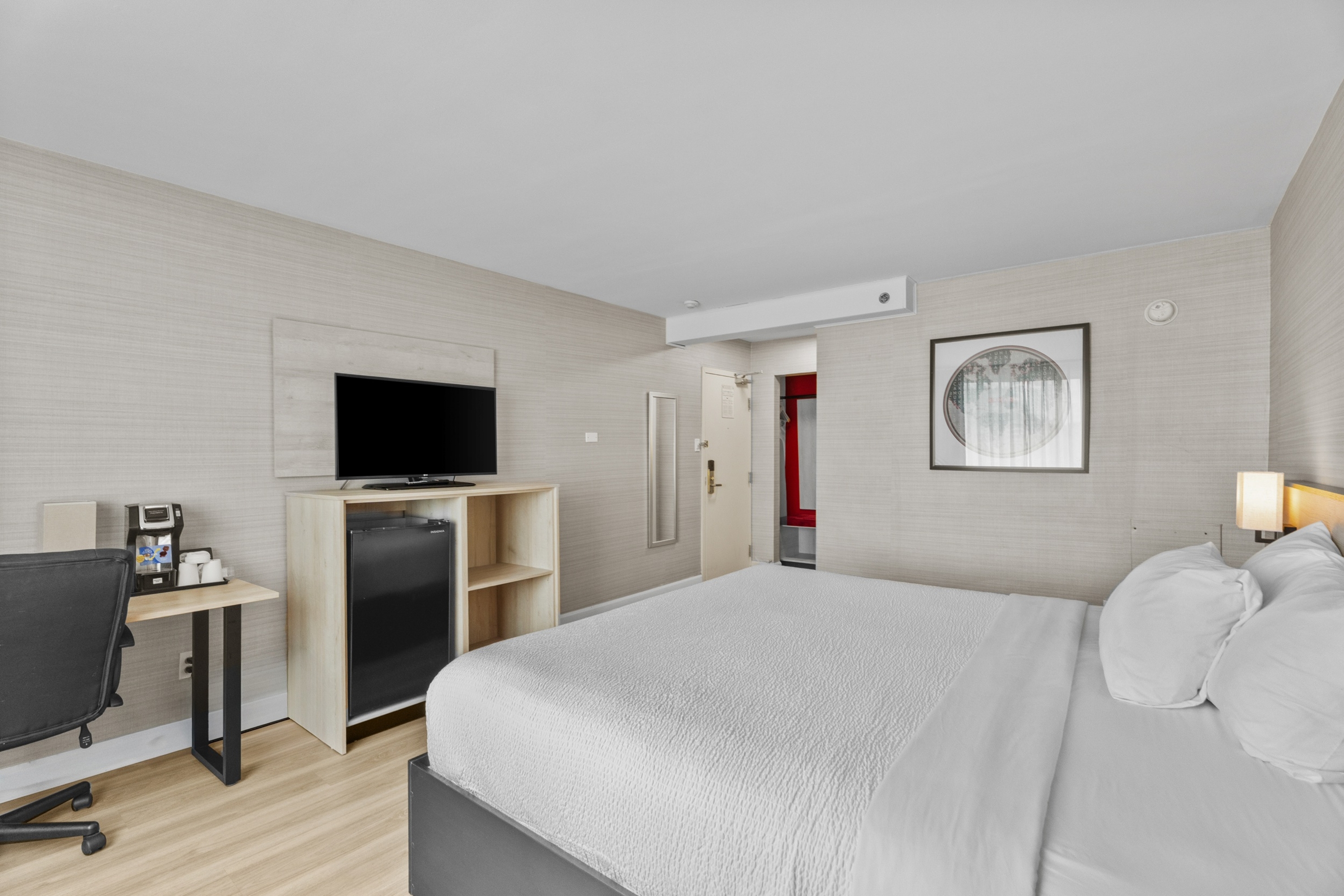 Guest room at the Ramada Plaza by Wyndham Montreal in Montreal, Quebec