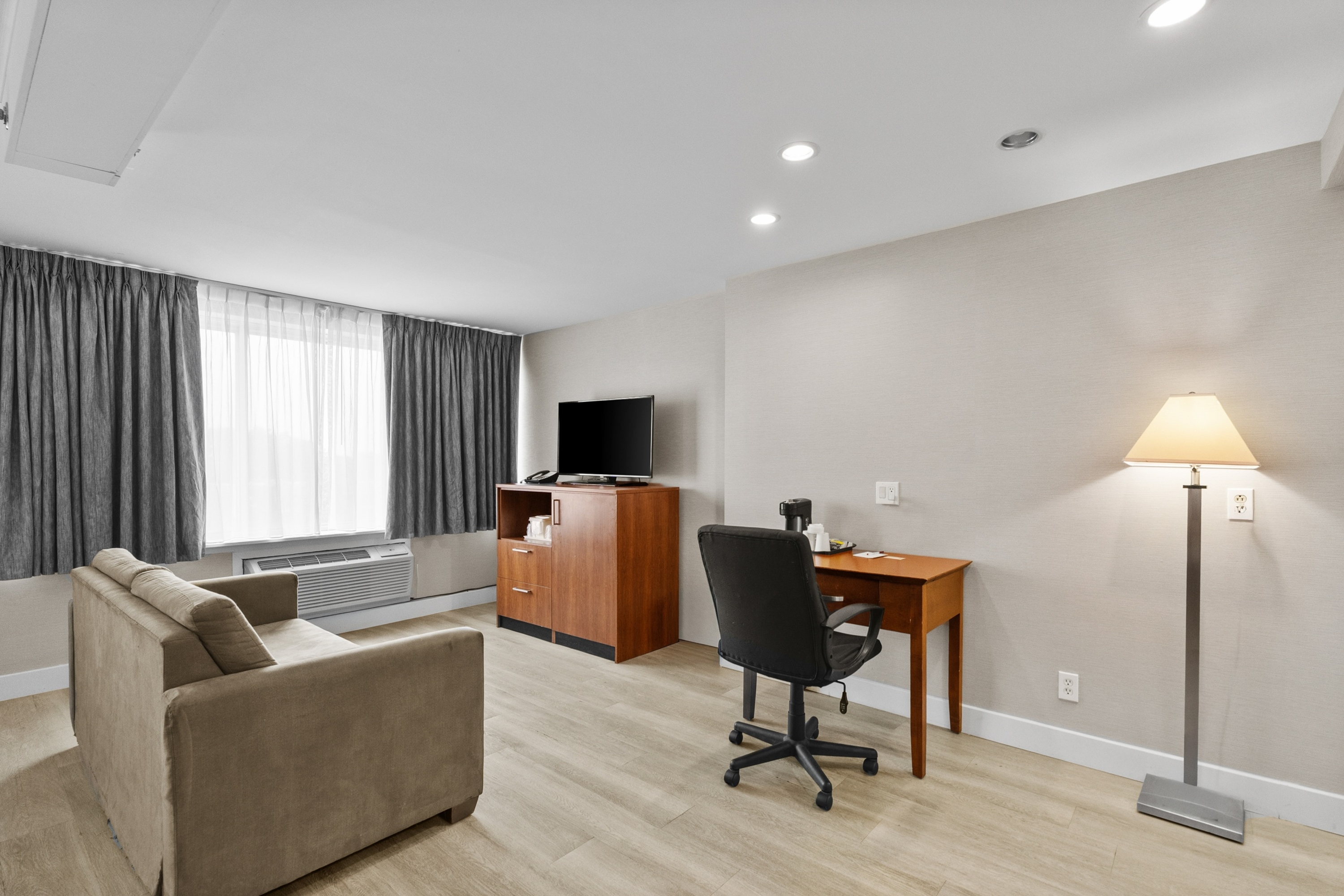 Ramada Plaza by Wyndham Montreal suite in Montreal, Quebec