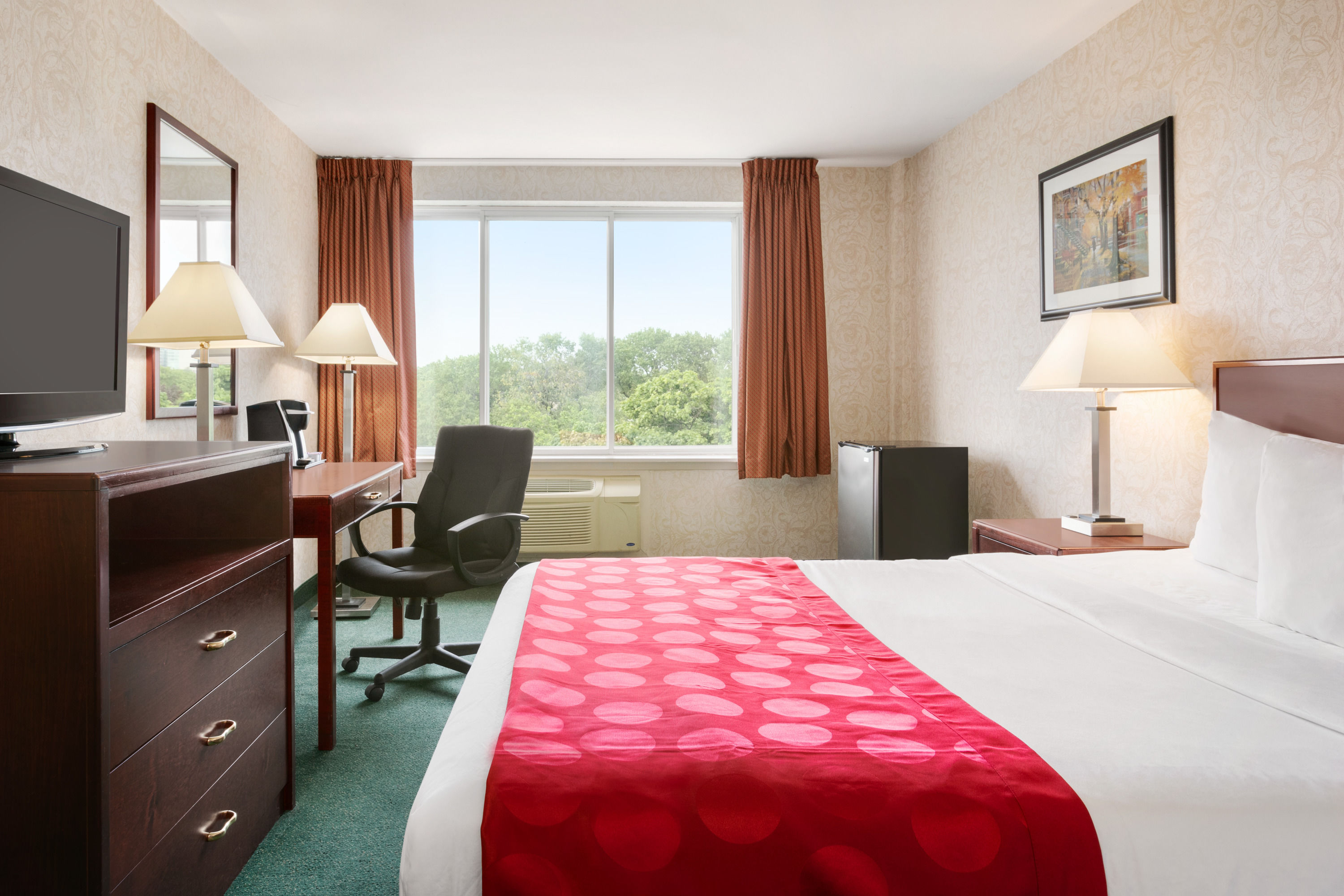Queen bed guest room at the Ramada Plaza by Wyndham Montreal in Montreal, Quebec
