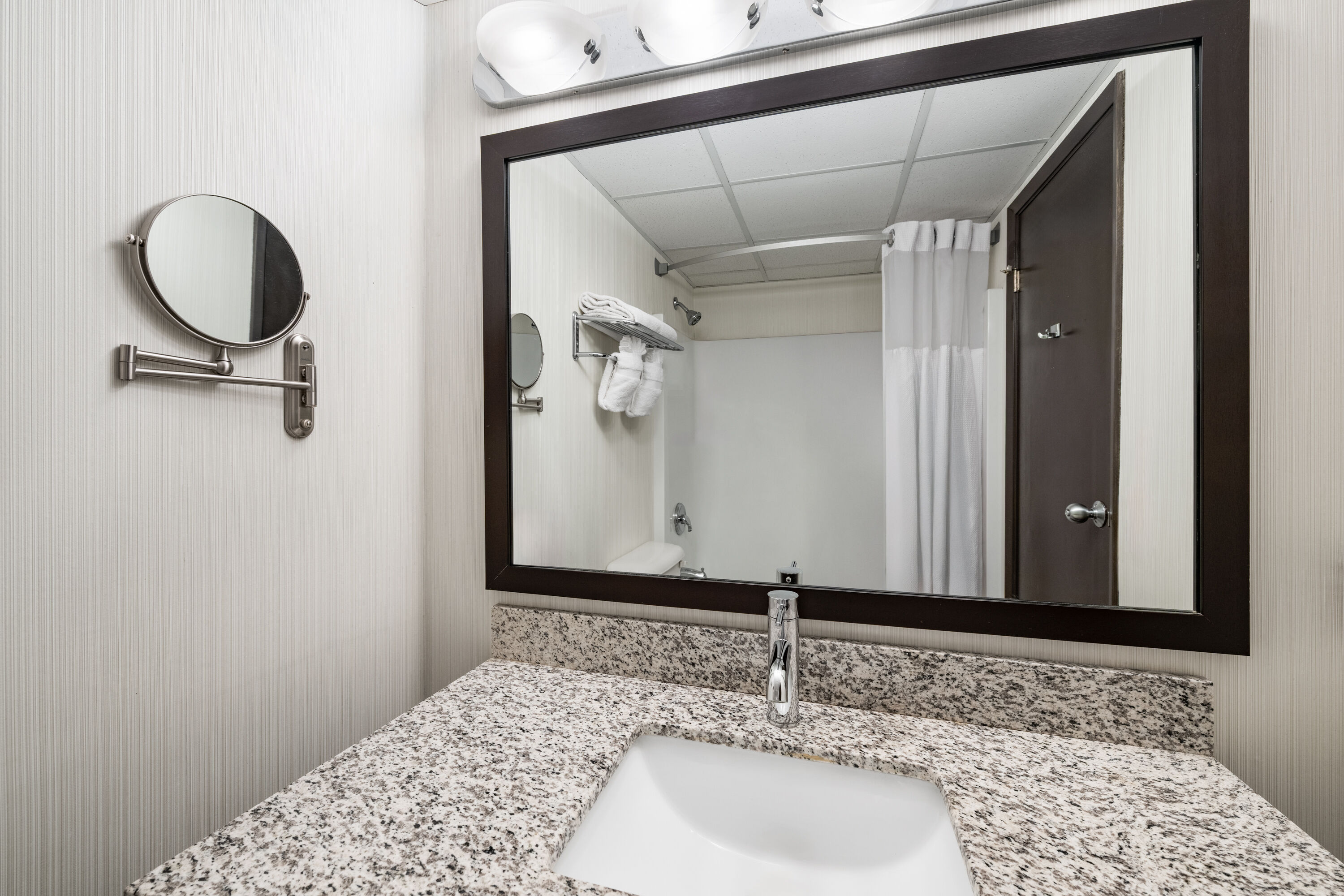 Guest room bath at the Ramada Plaza by Wyndham Regina Downtown in Regina, Saskatchewan