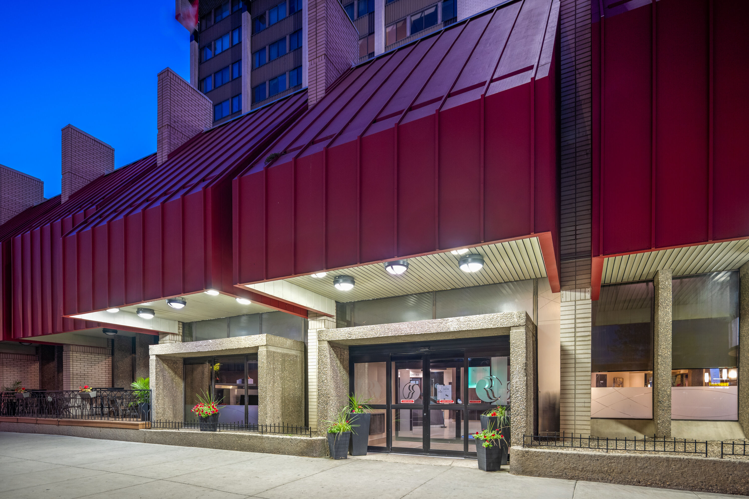 Exterior Dusk Image of Ramada Plaza by Wyndham Regina Downtown hotel in Regina, Saskatchewan