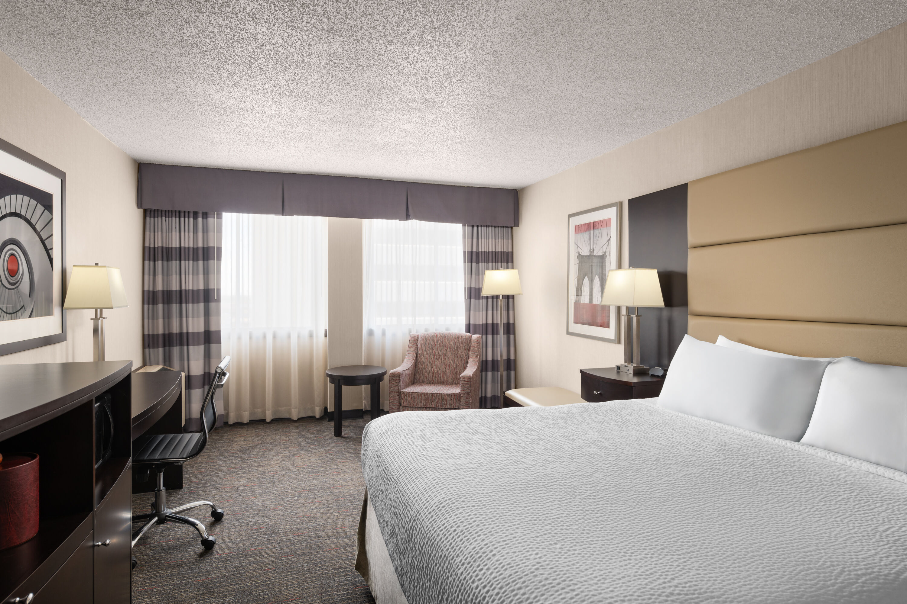 Guest room at the Ramada Plaza by Wyndham Regina Downtown in Regina, Saskatchewan
