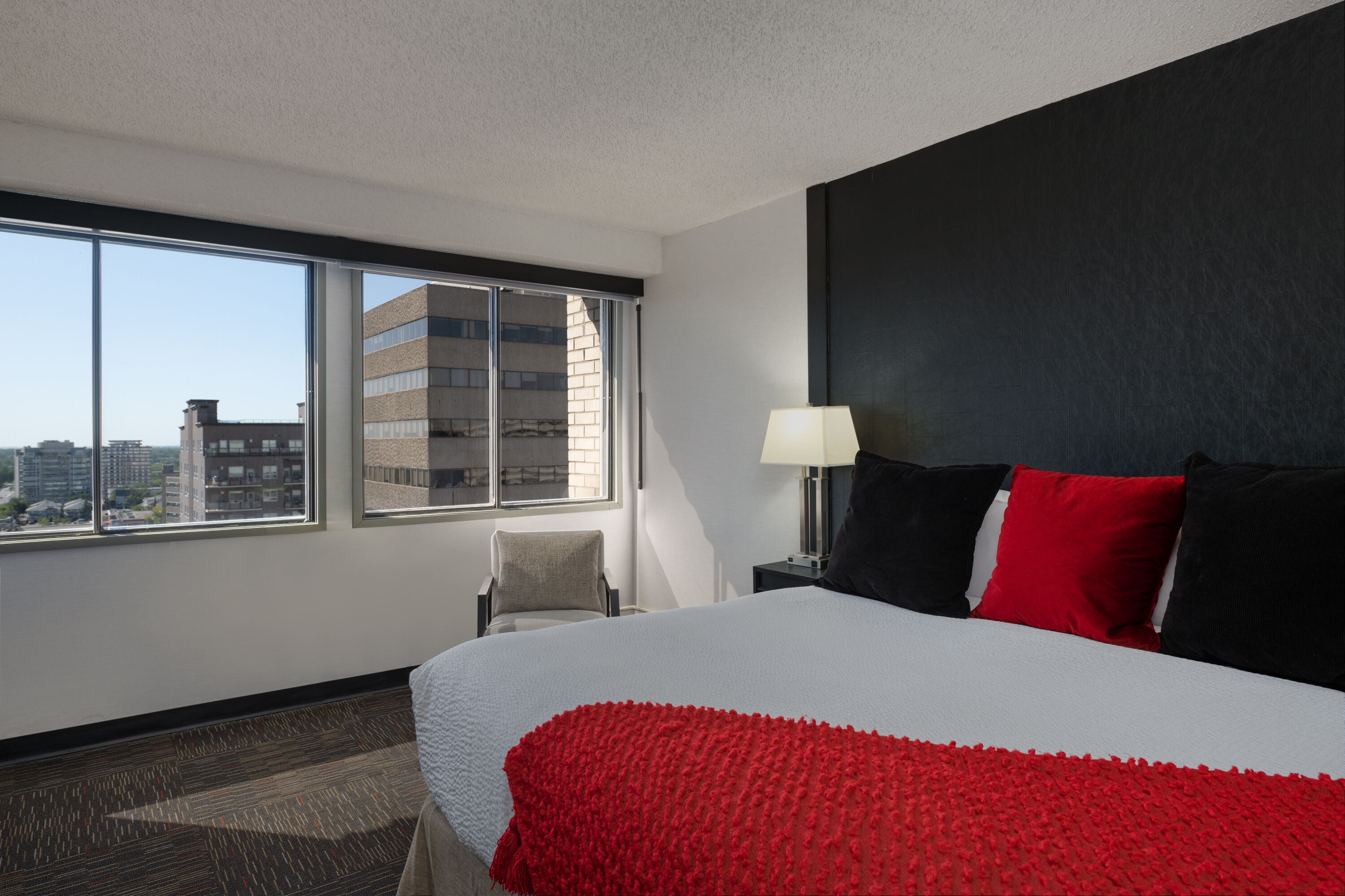 Guest room at the Ramada Plaza by Wyndham Regina Downtown in Regina, Saskatchewan