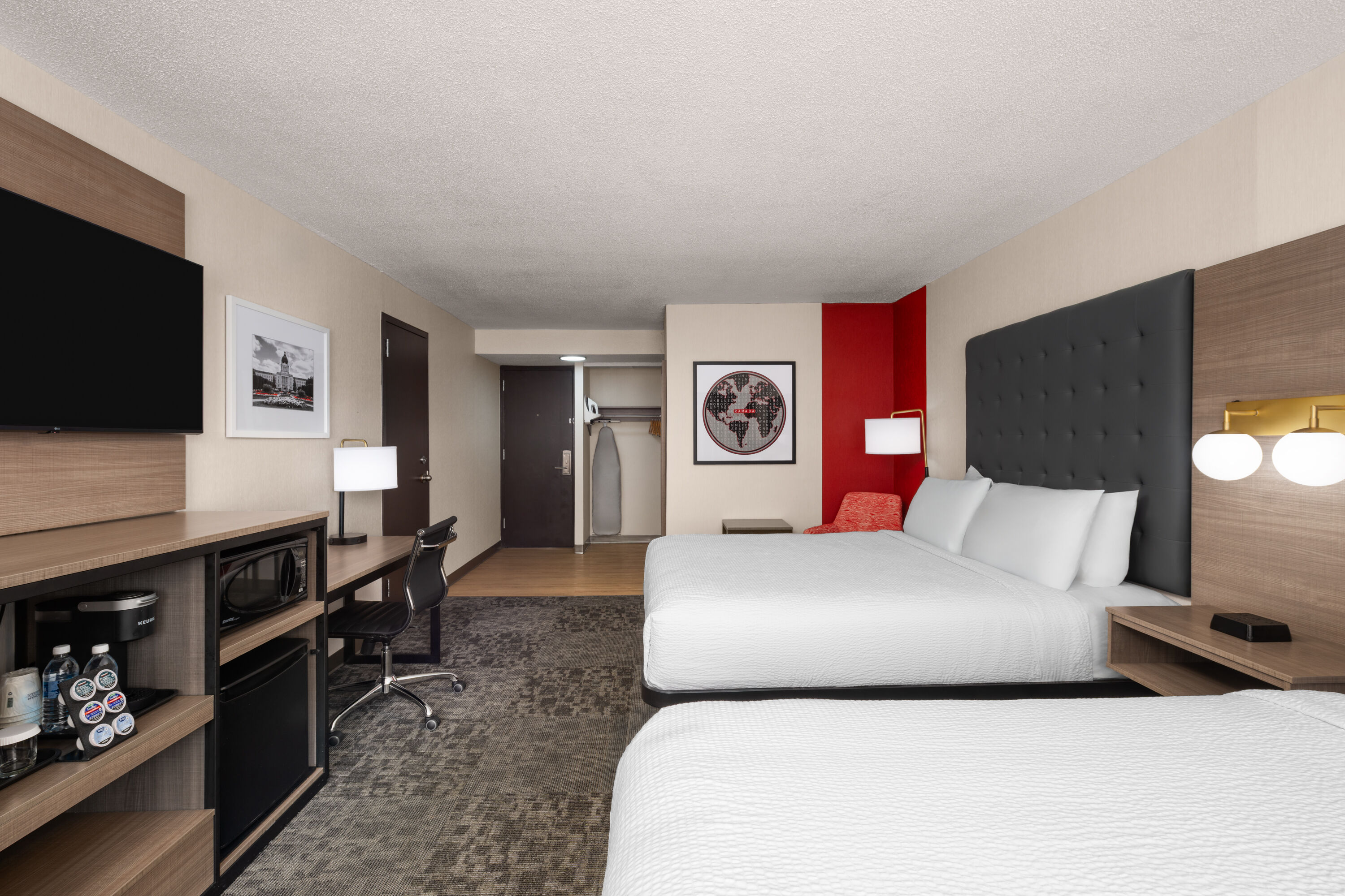 Guest room at the Ramada Plaza by Wyndham Regina Downtown in Regina, Saskatchewan