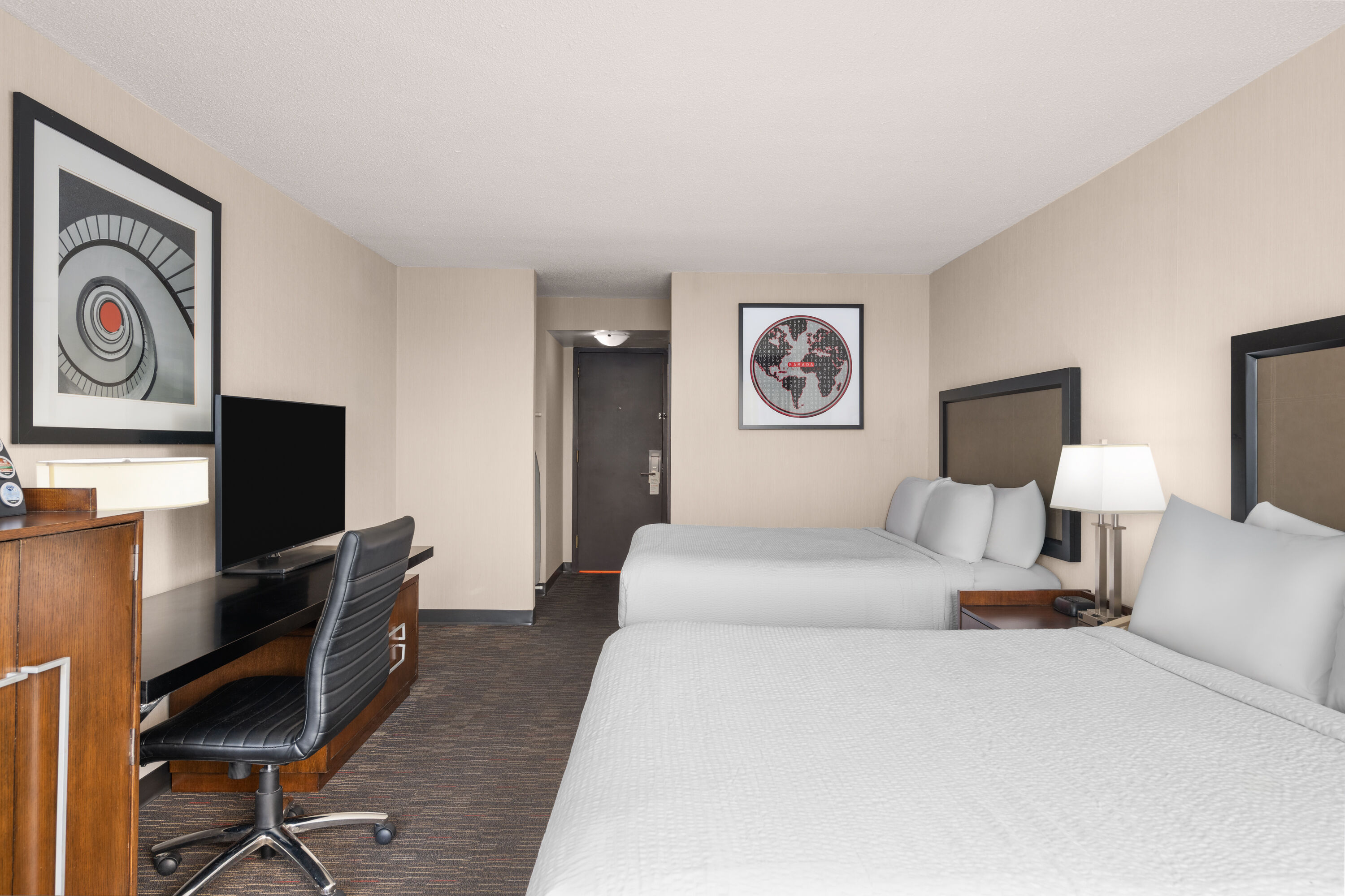 Guest room at the Ramada Plaza by Wyndham Regina Downtown in Regina, Saskatchewan