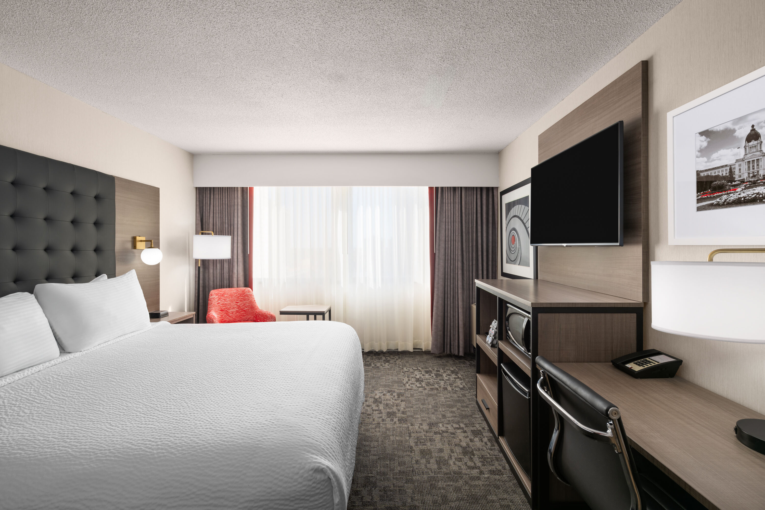 Guest room at the Ramada Plaza by Wyndham Regina Downtown in Regina, Saskatchewan