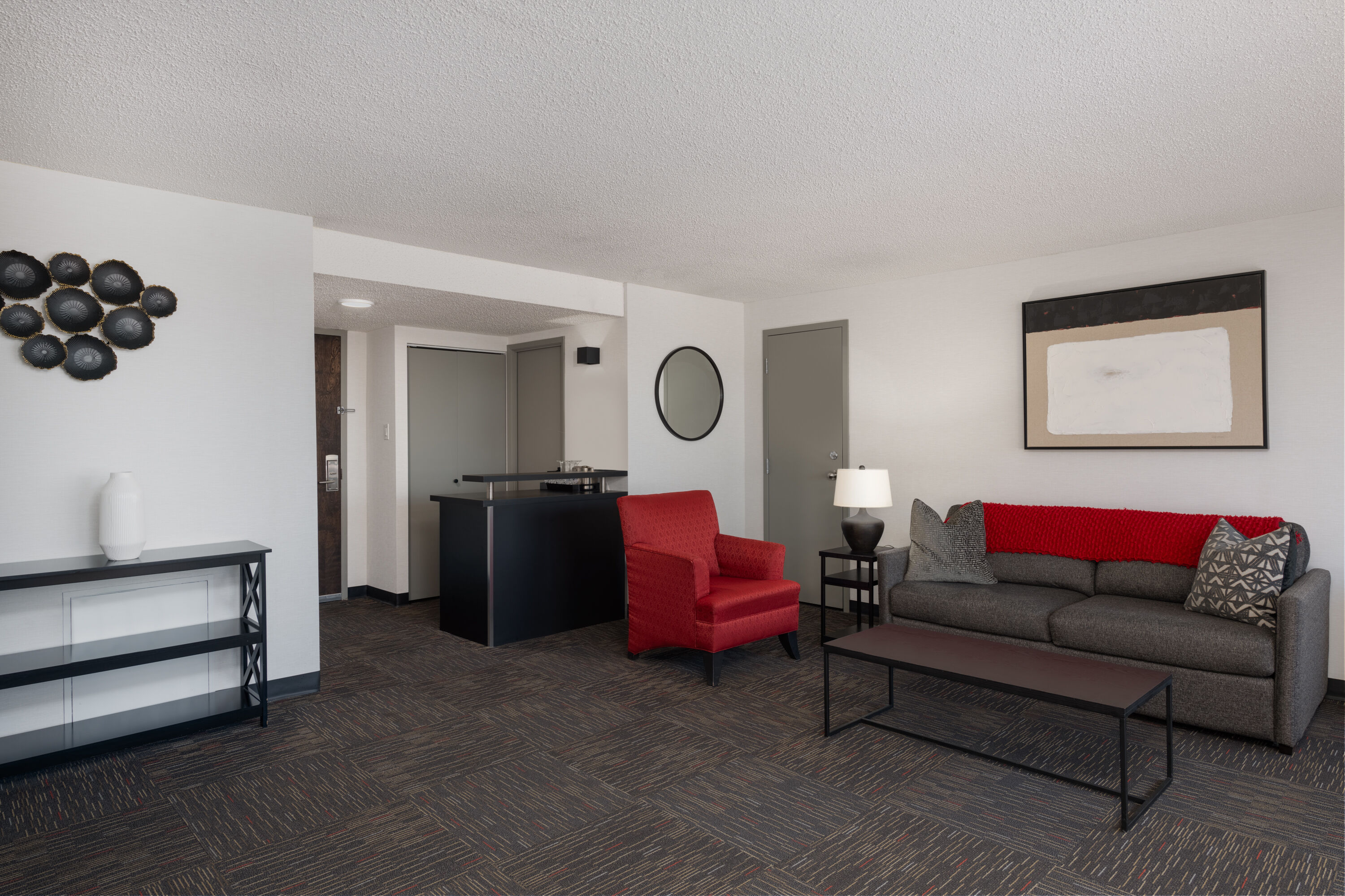 Guest room at the Ramada Plaza by Wyndham Regina Downtown in Regina, Saskatchewan