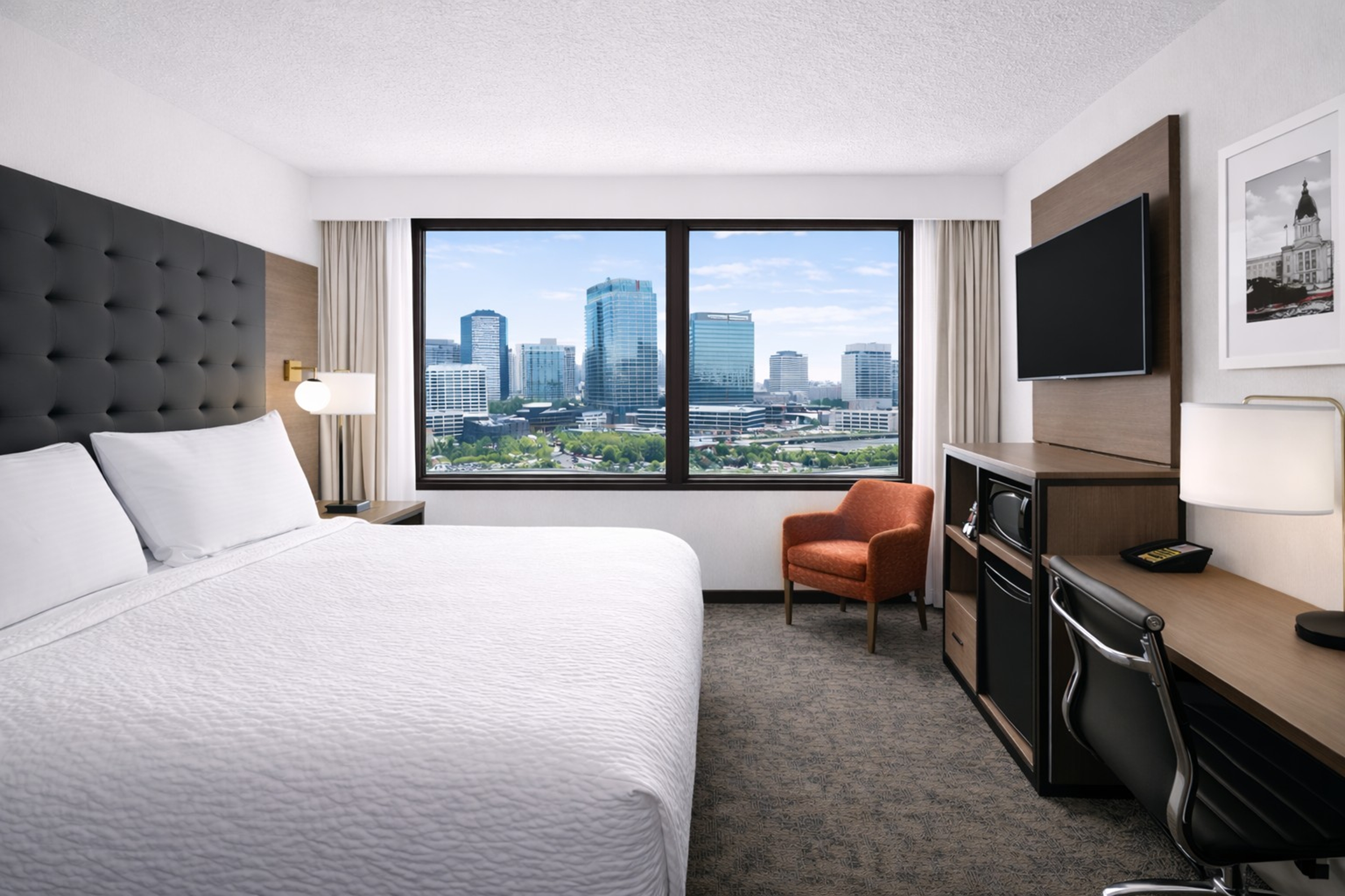 Guest room at the Ramada Plaza by Wyndham Regina Downtown in Regina, Saskatchewan