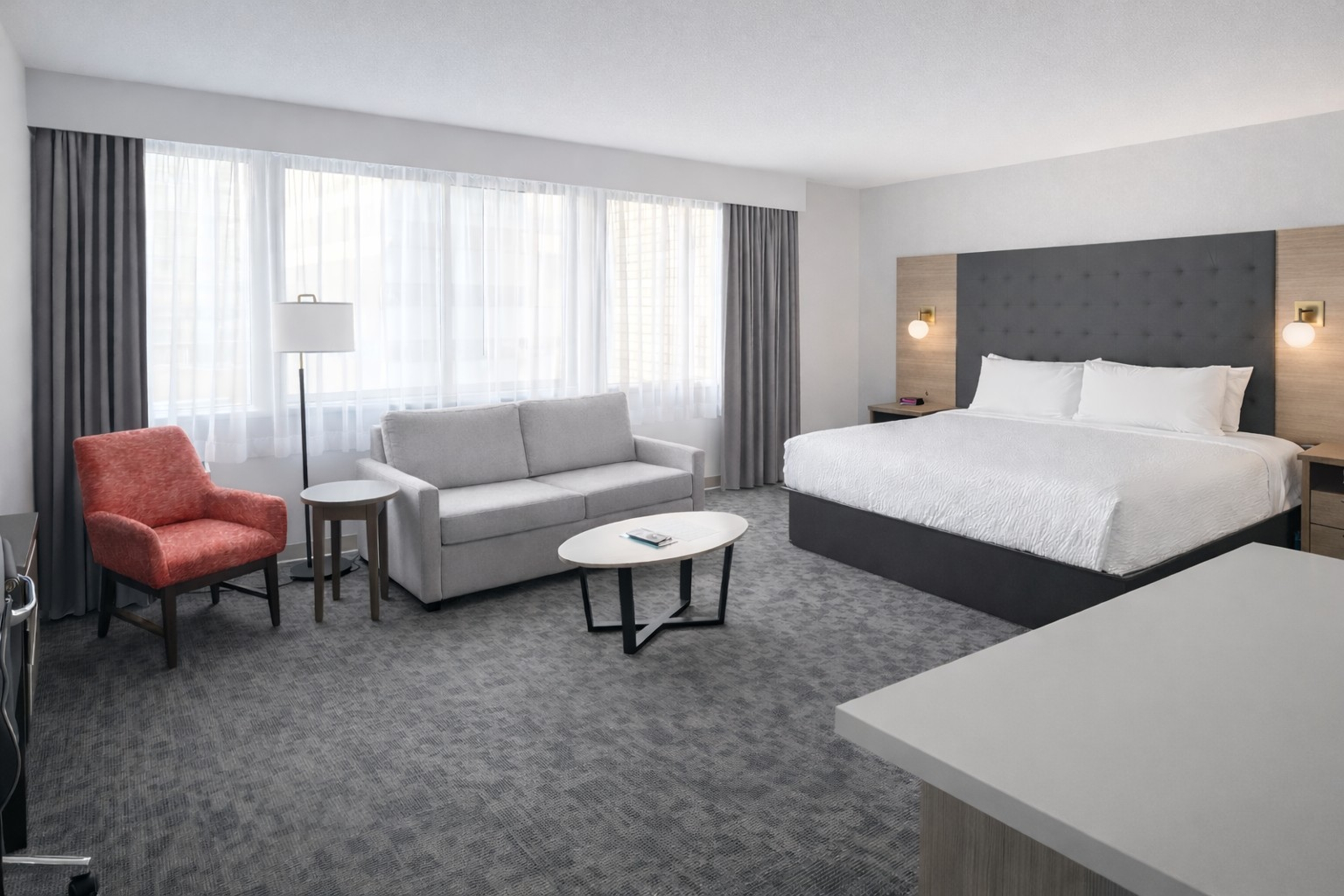 Guest room at the Ramada Plaza by Wyndham Regina Downtown in Regina, Saskatchewan