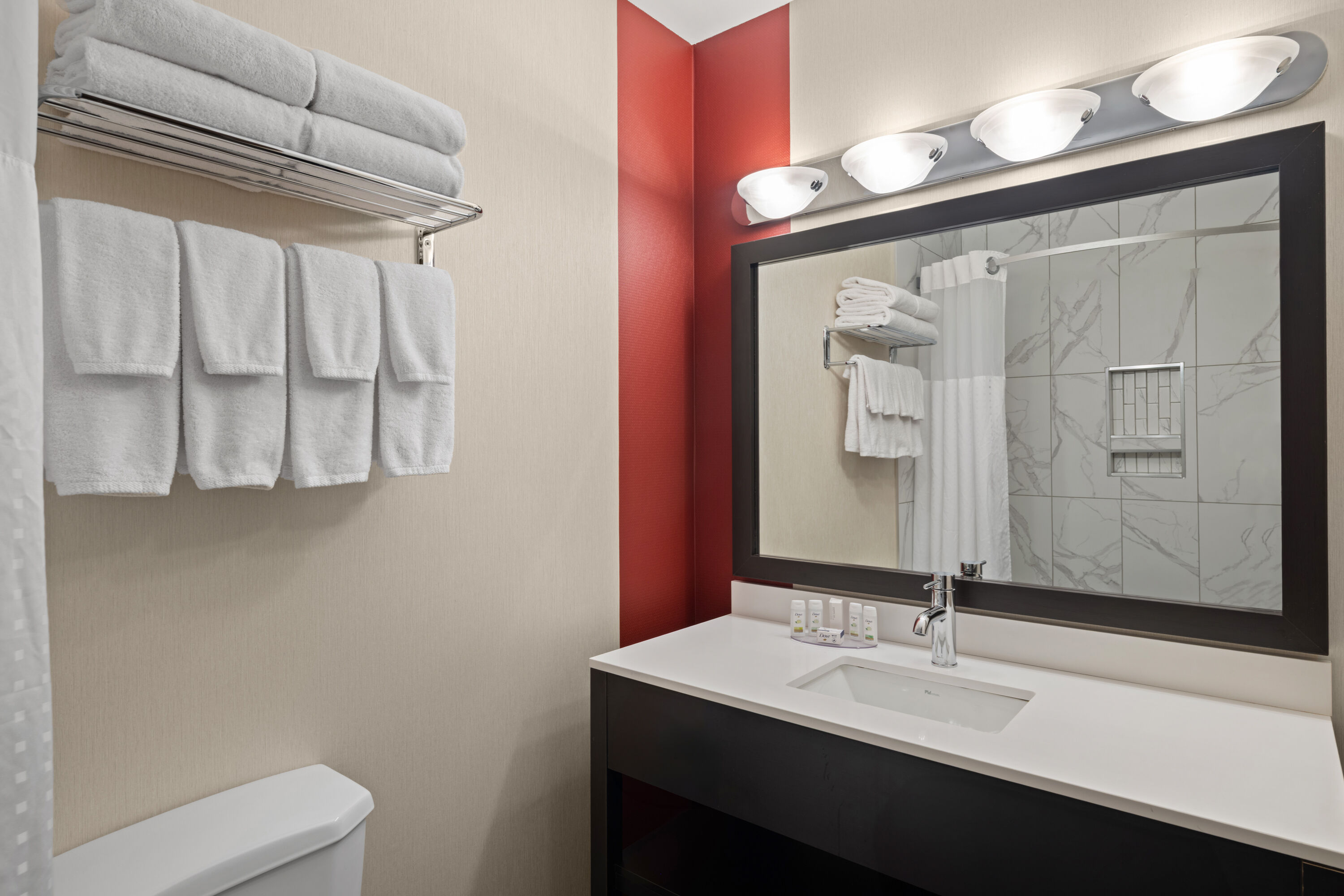 Guest room bath at the Ramada by Wyndham Saskatoon in Saskatoon, Saskatchewan