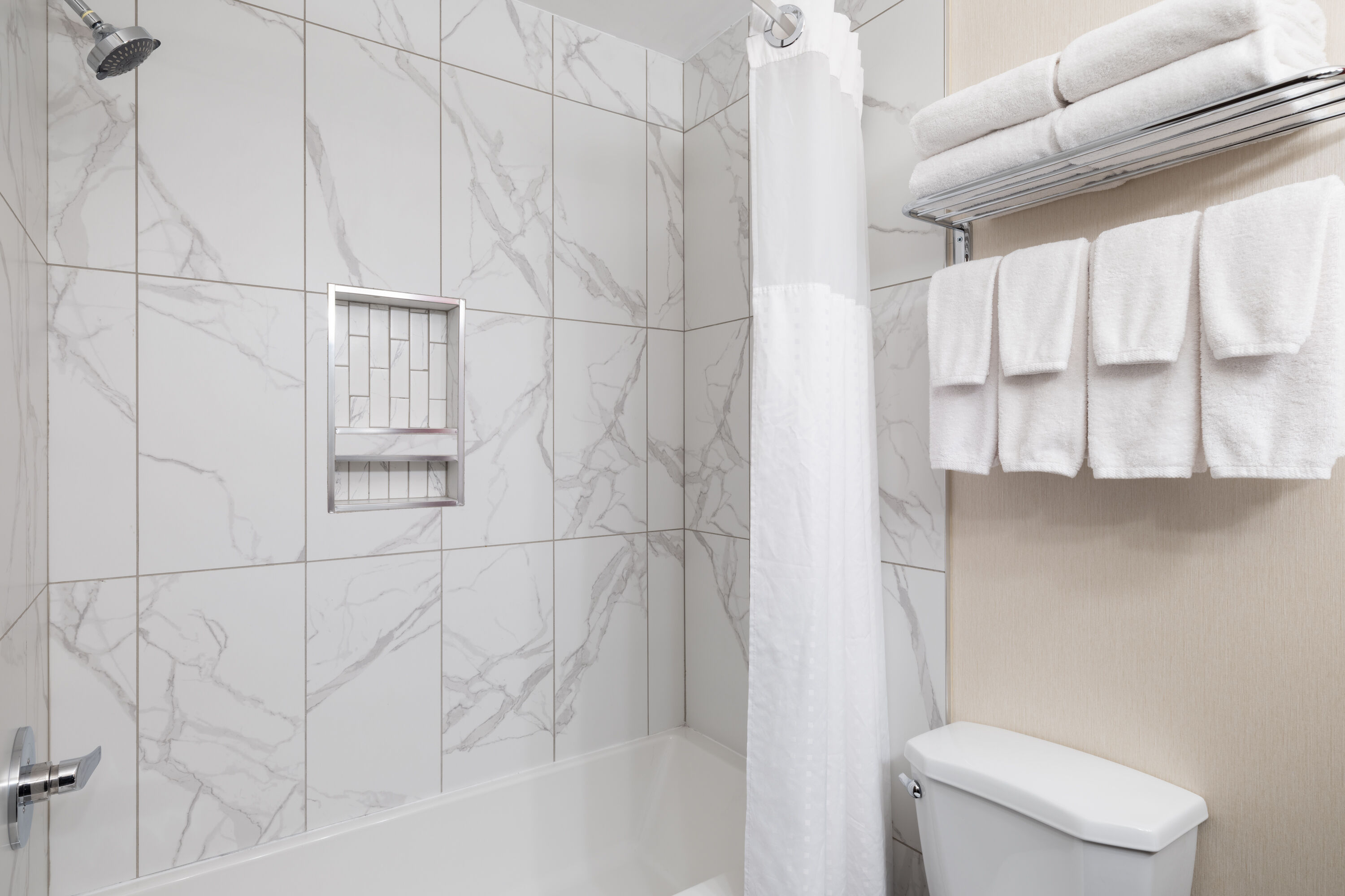 Guest room bath at the Ramada by Wyndham Saskatoon in Saskatoon, Saskatchewan