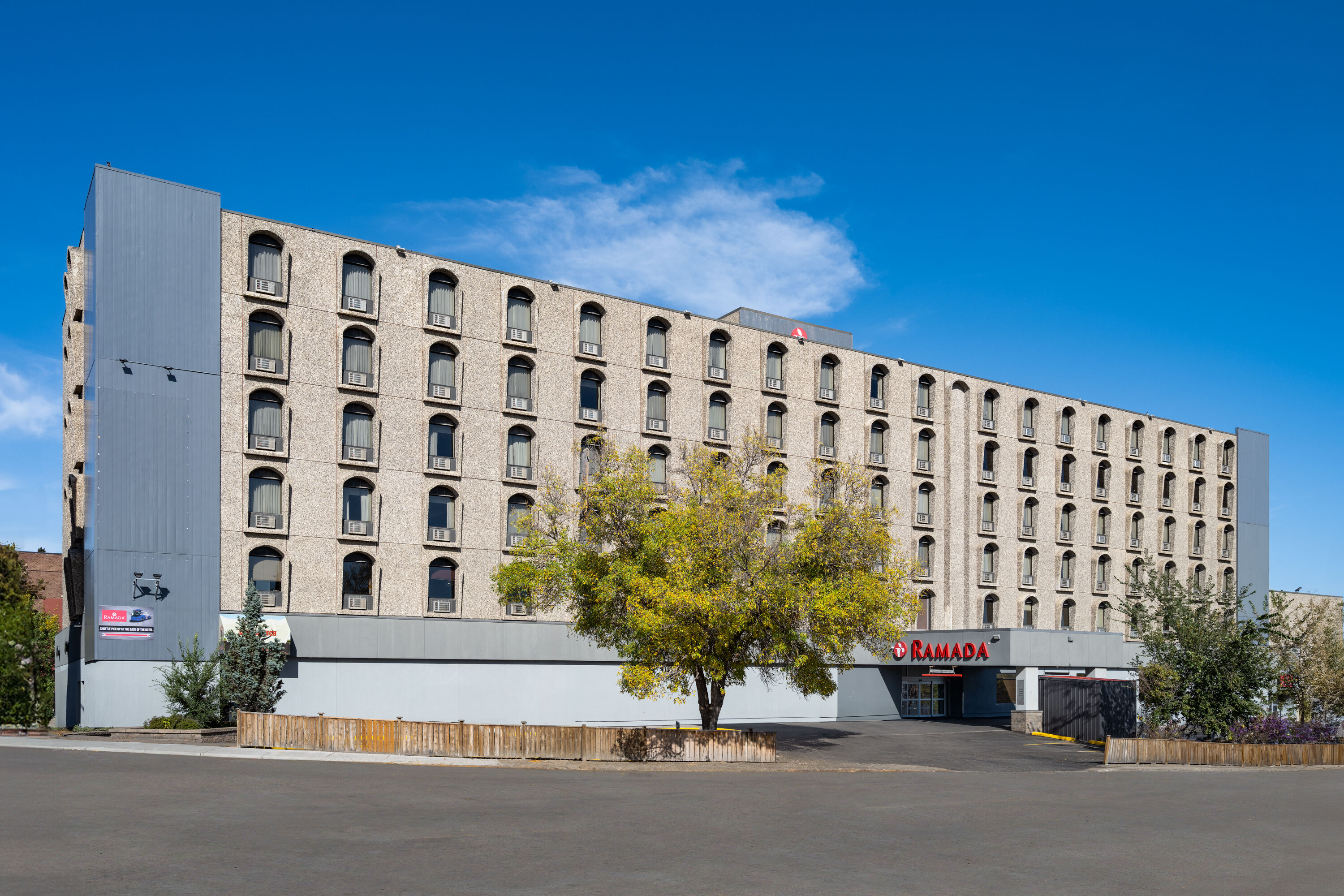 Exterior Day Image of Ramada by Wyndham Saskatoon hotel in Saskatoon, Saskatchewan