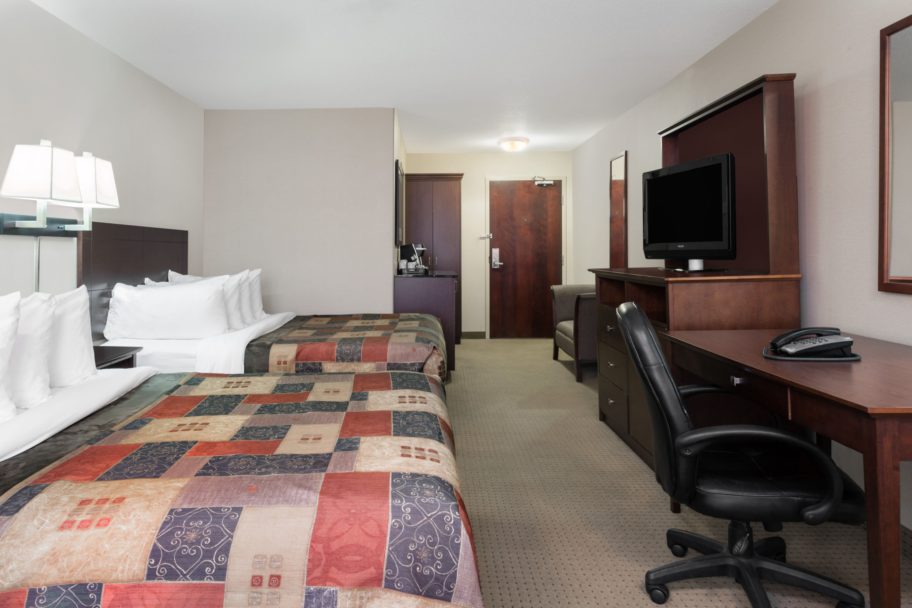Guest room at the Ramada by Wyndham Weyburn in Weyburn, Saskatchewan