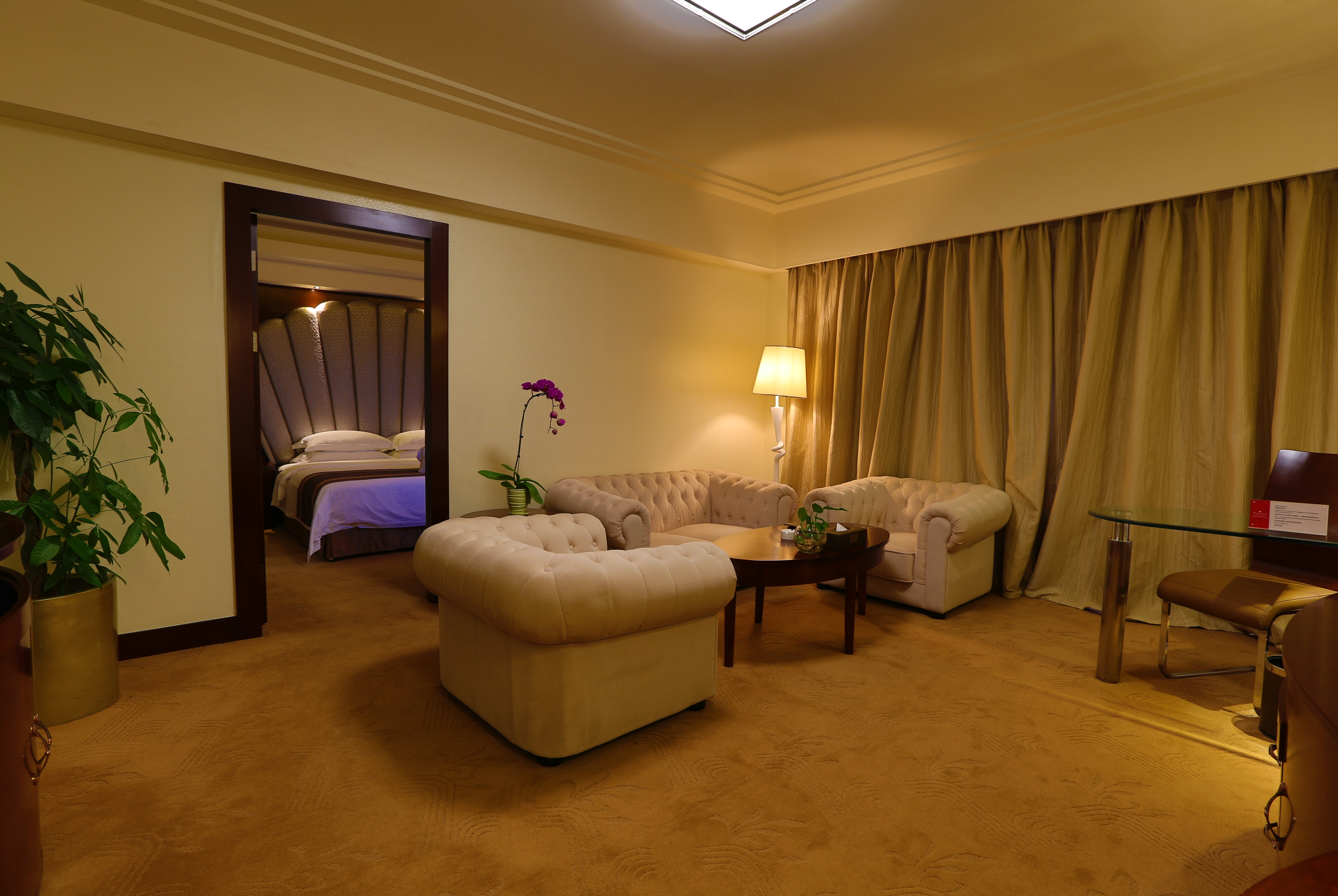 Guest room at the Ramada by Wyndham Chengdu North in Chengdu, Other than US/Canada