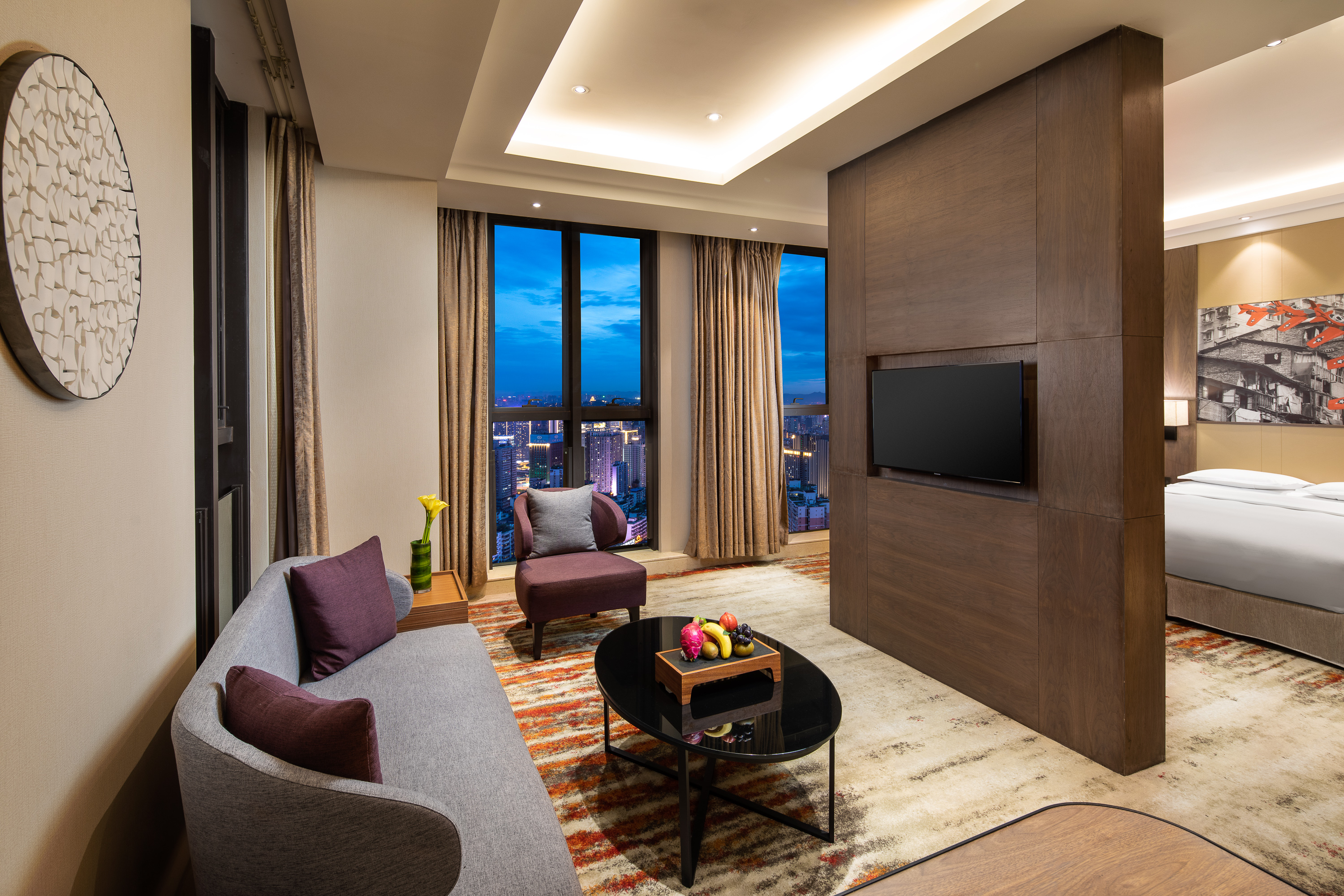 King bed guest room at the Ramada Encore by Wyndham Chongqing Yubei in Chongqing, Other than US/Canada