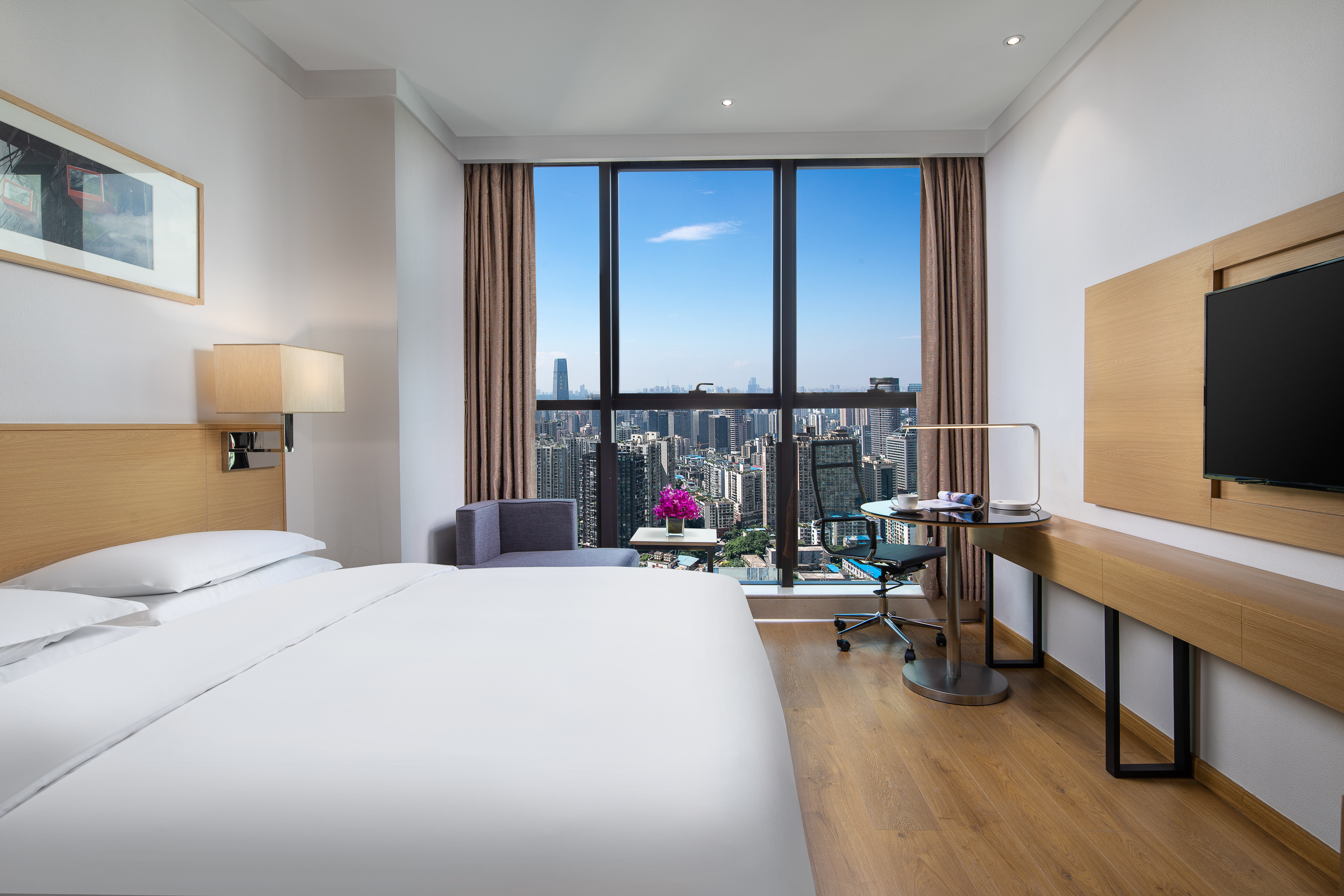 King bed guest room at the Ramada Encore by Wyndham Chongqing Yubei in Chongqing, Other than US/Canada