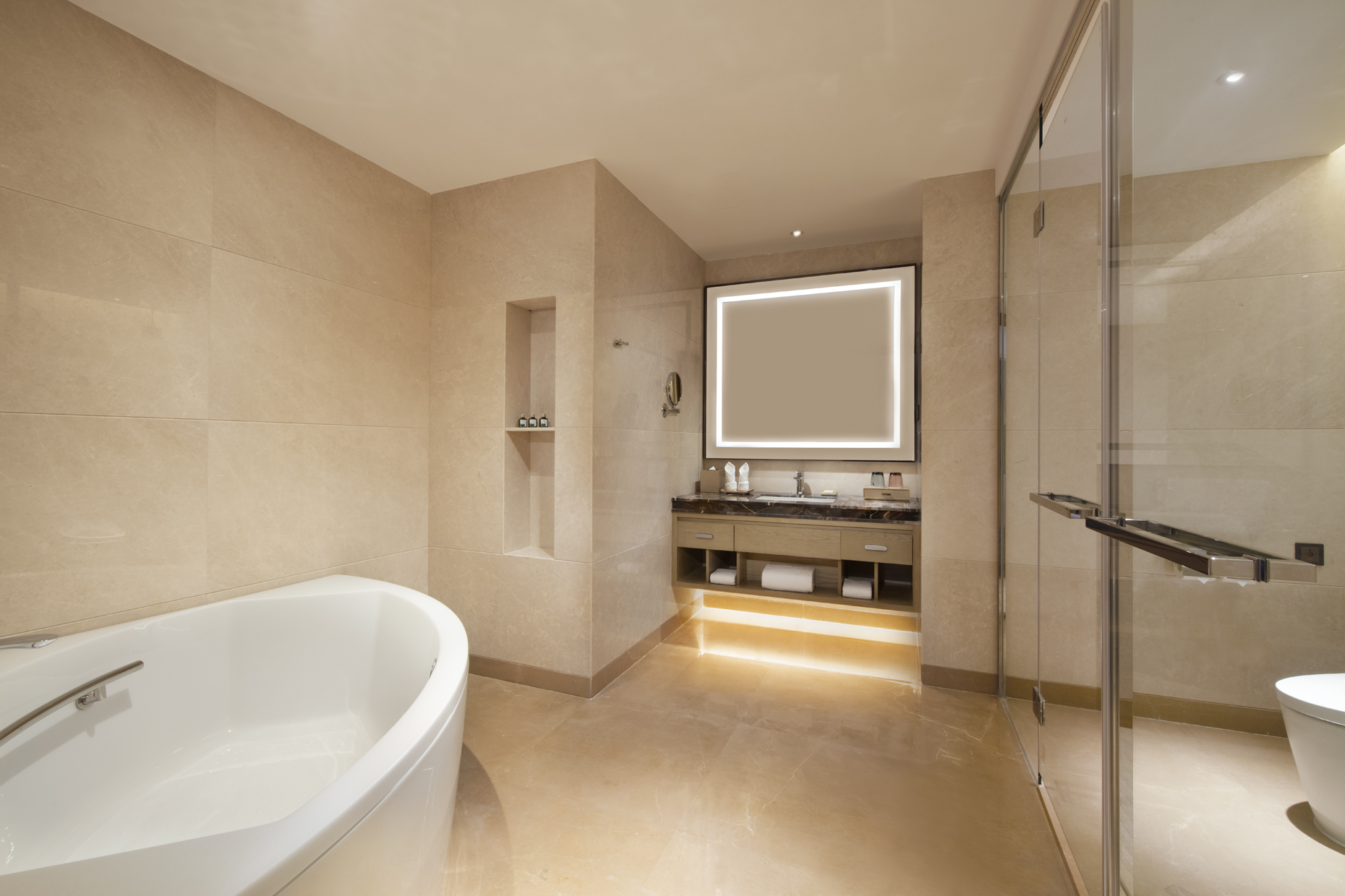 Guest room bath at the Ramada Plaza By Wyndham Dongguan Songshan Lake in Dongguan, Other than US/Canada