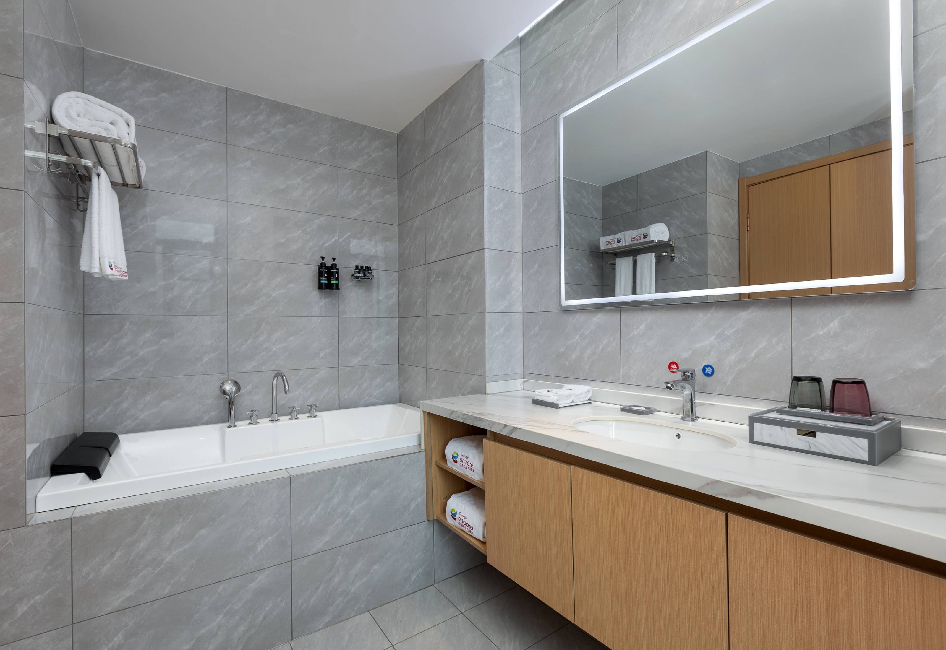 Guest room bath at the Ramada Encore by Wyndham Enshi Huaxi Valley in Enshi City, Other than US/Canada