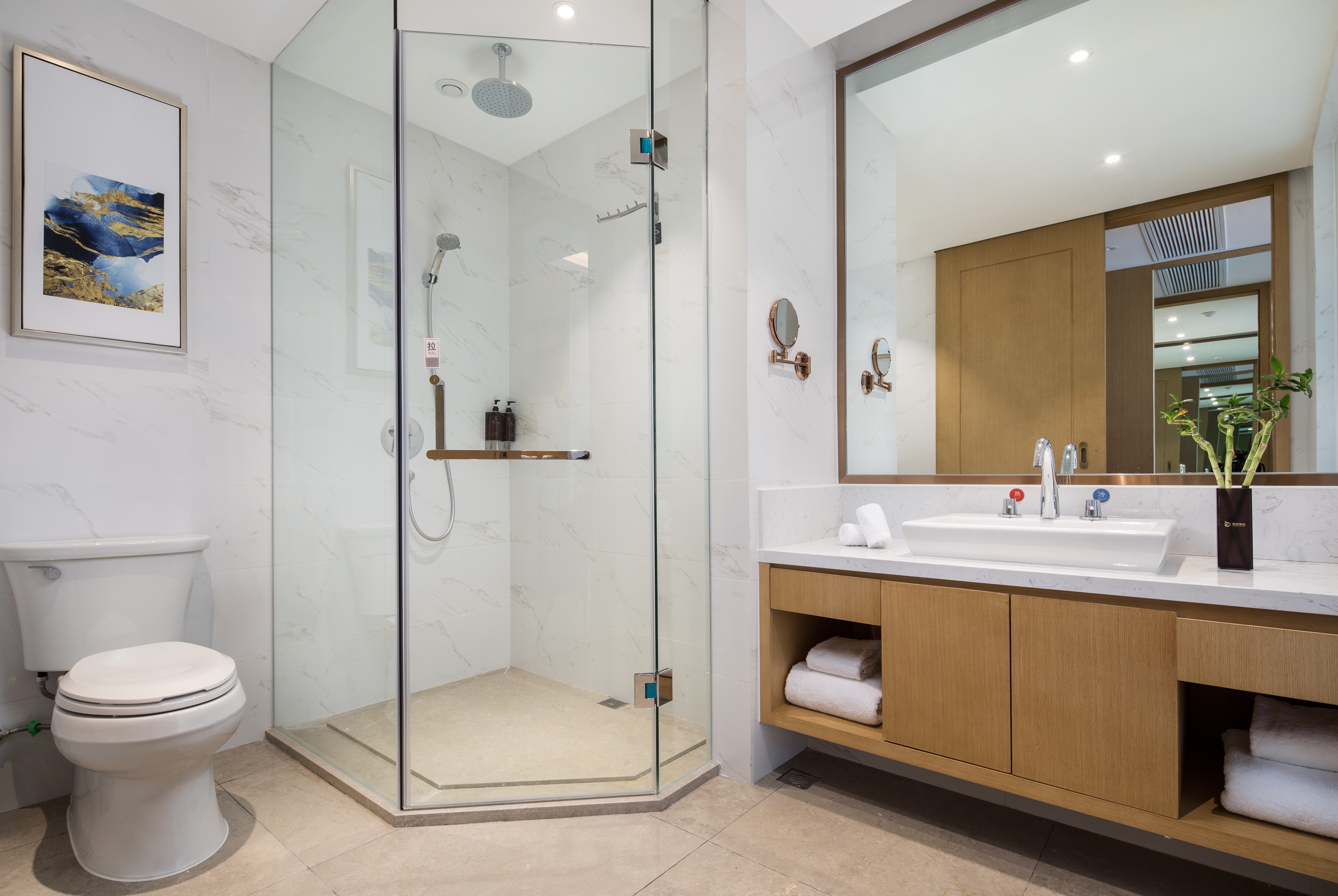 Guest room bath at the Ramada Plaza by Wyndham Enshi in Enshi, Other than US/Canada