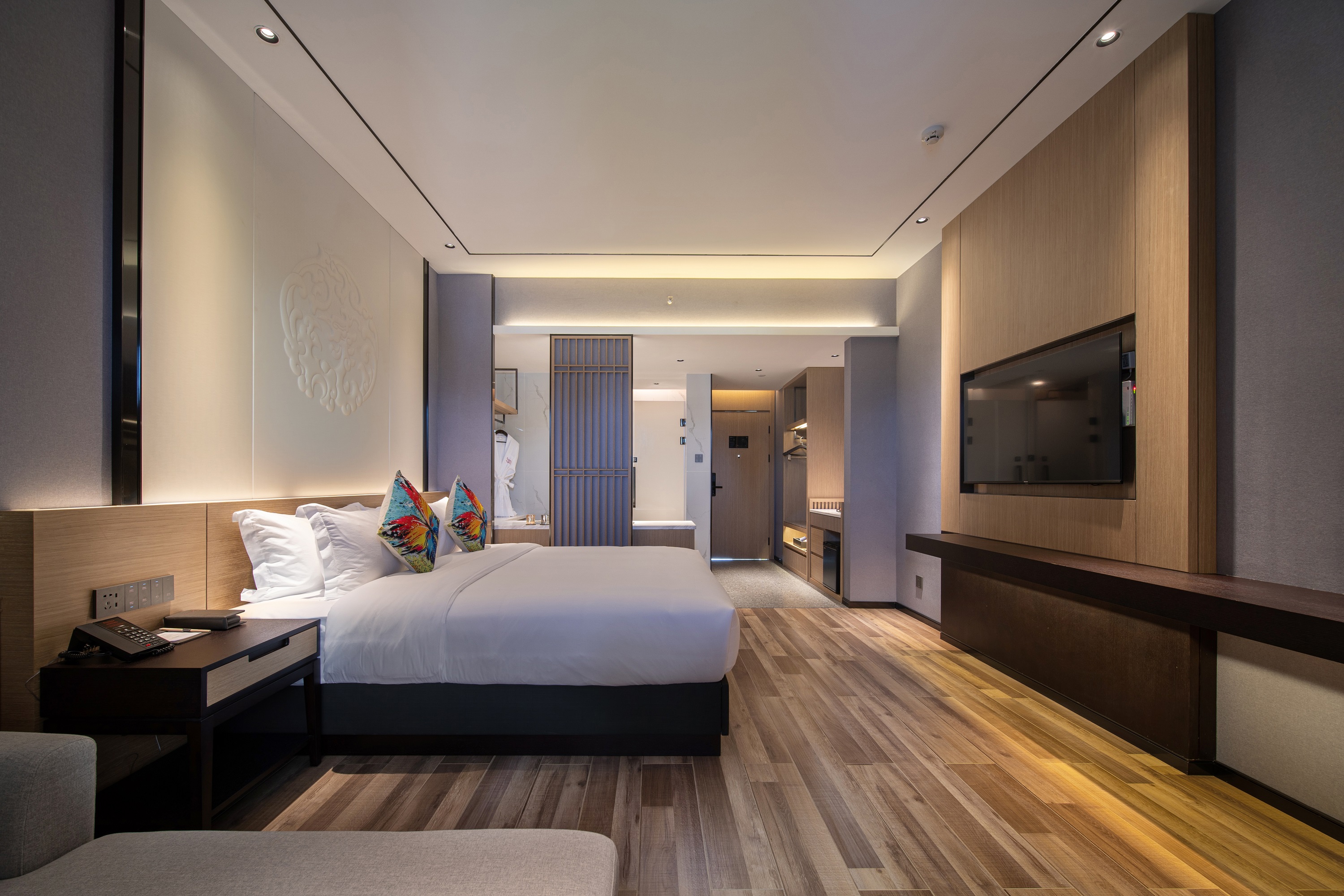 Guest room at the Ramada by Wyndham Guilin Yangshuo Resort in Guilin, Other than US/Canada